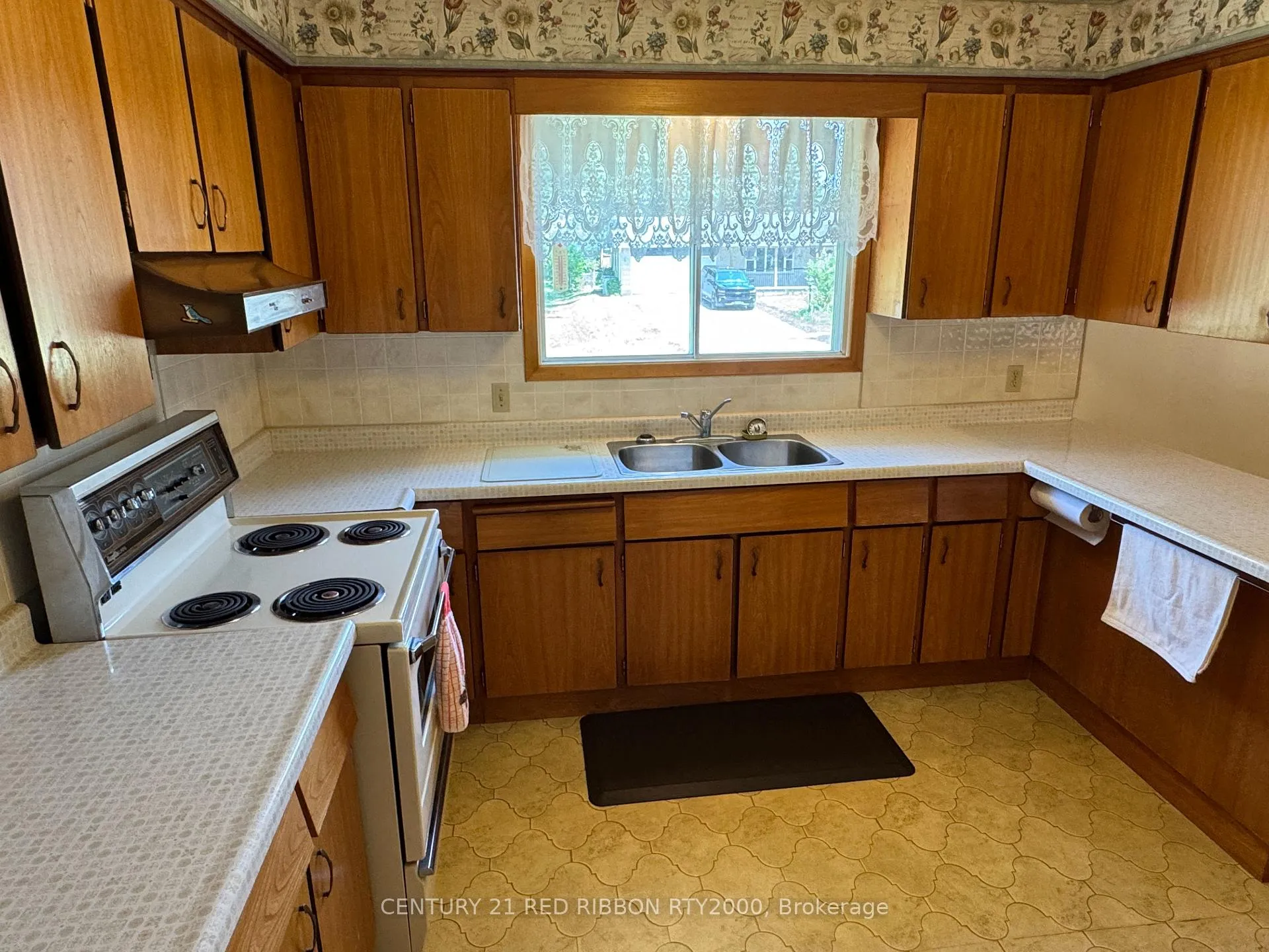 Photo 6 of 730 Glover Crescent, Strathroy-Caradoc, Mount Brydges — HOMEH