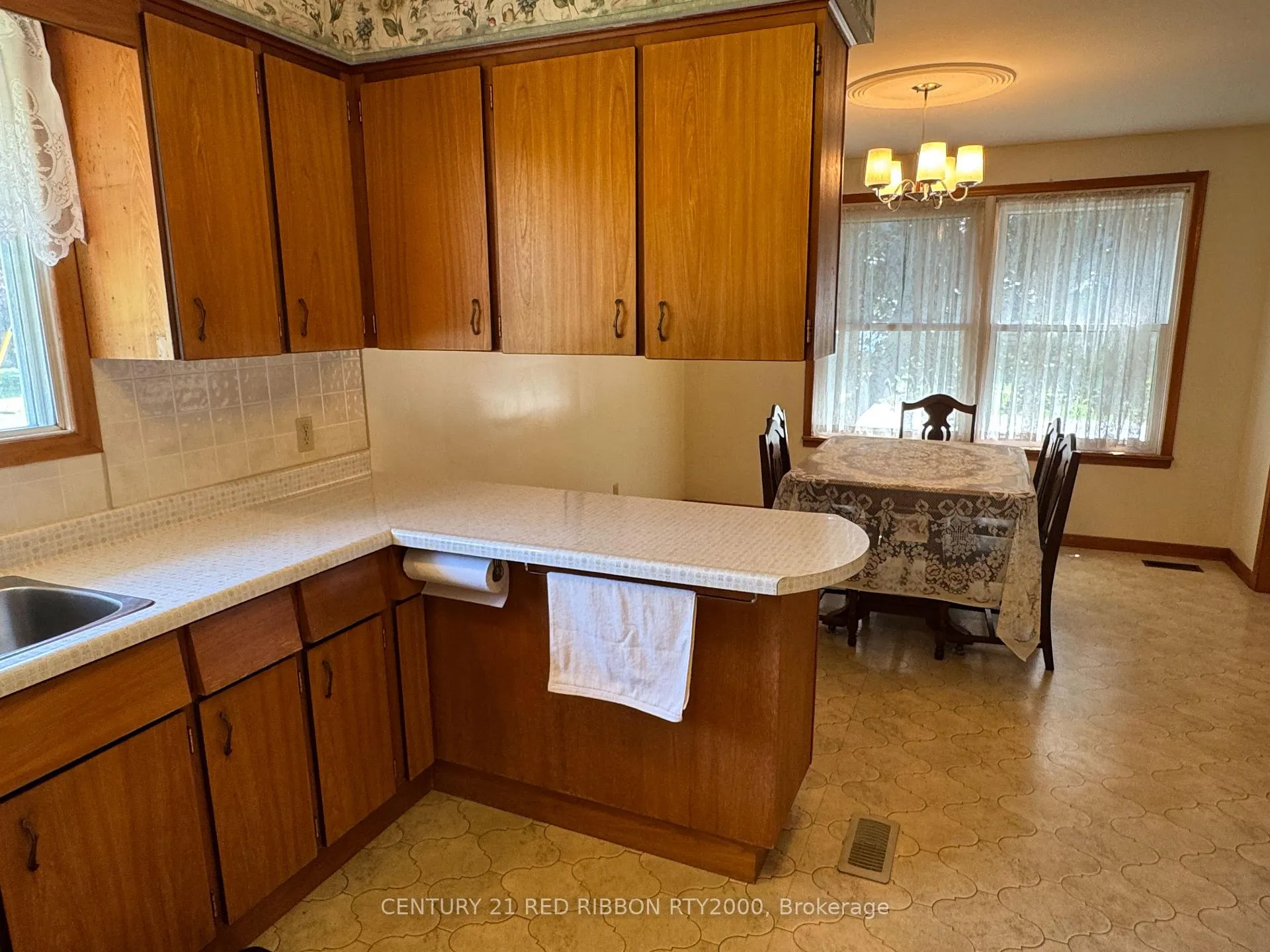 Photo 7 of 730 Glover Crescent, Strathroy-Caradoc, Mount Brydges — HOMEH