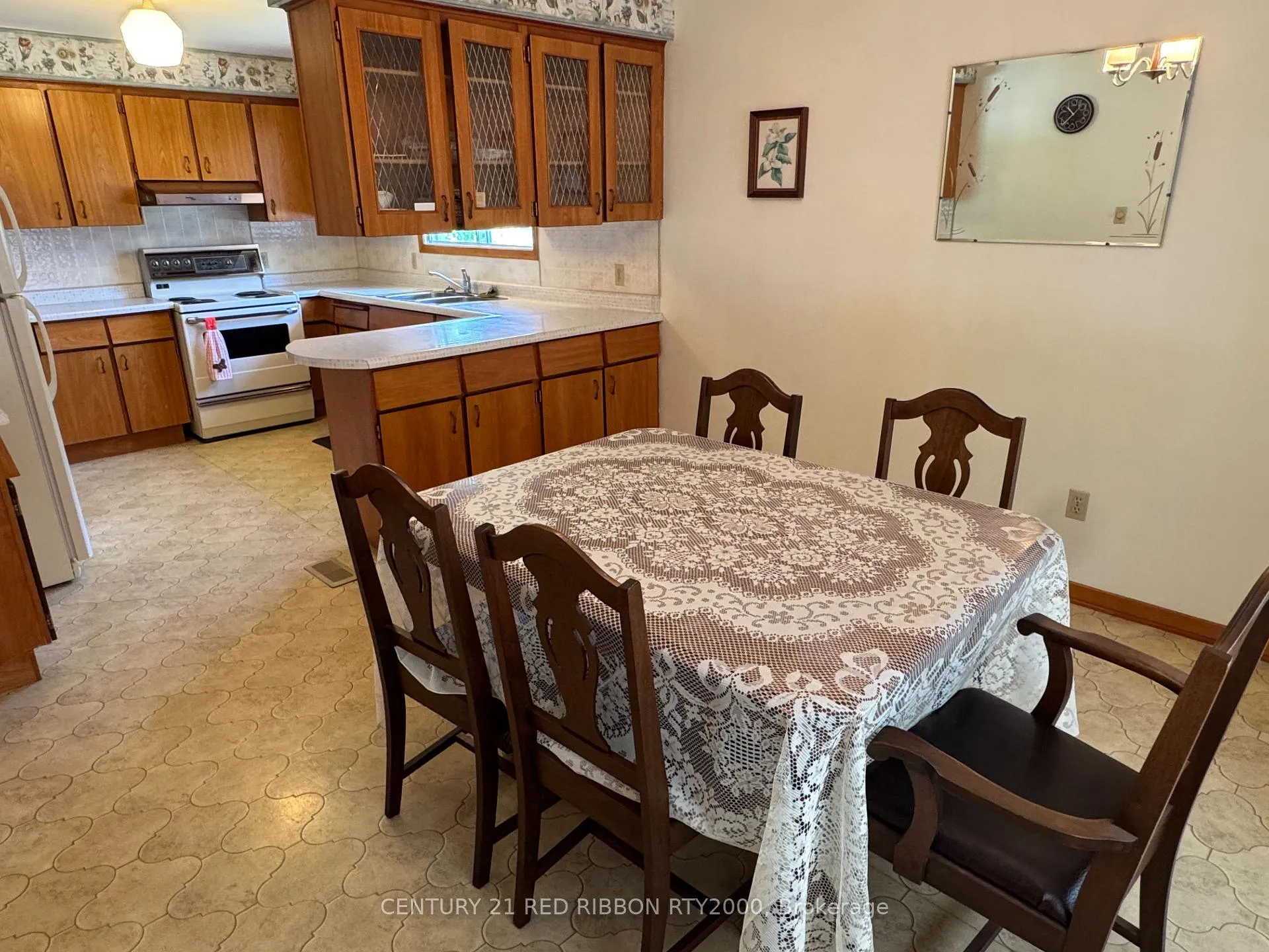 Photo 9 of 730 Glover Crescent, Strathroy-Caradoc, Mount Brydges — HOMEH