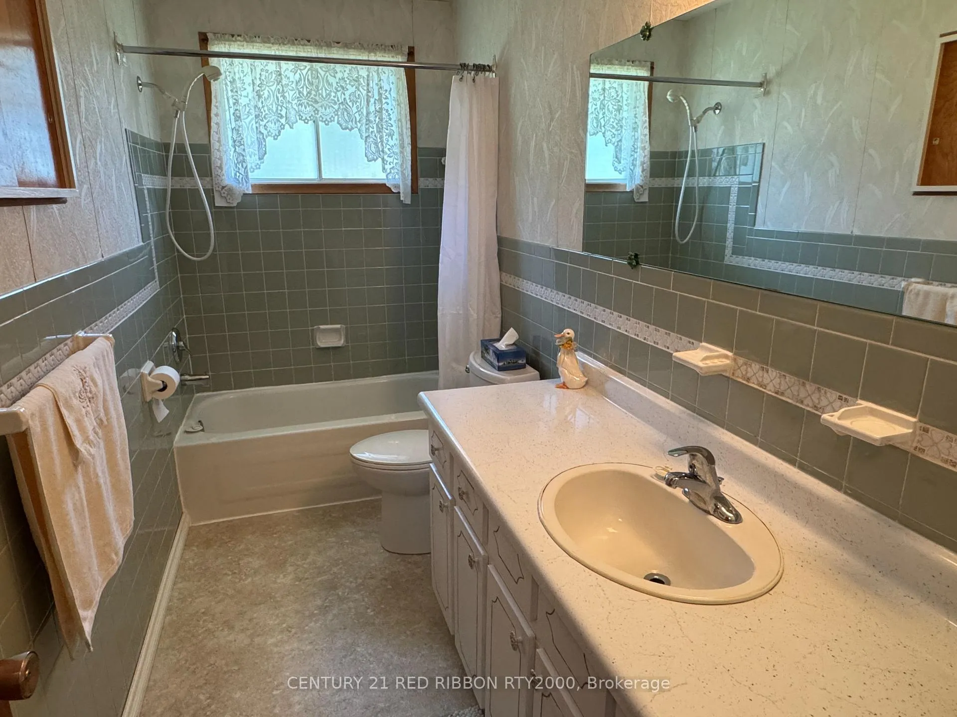 Photo 19 of 730 Glover Crescent, Strathroy-Caradoc, Mount Brydges — HOMEH