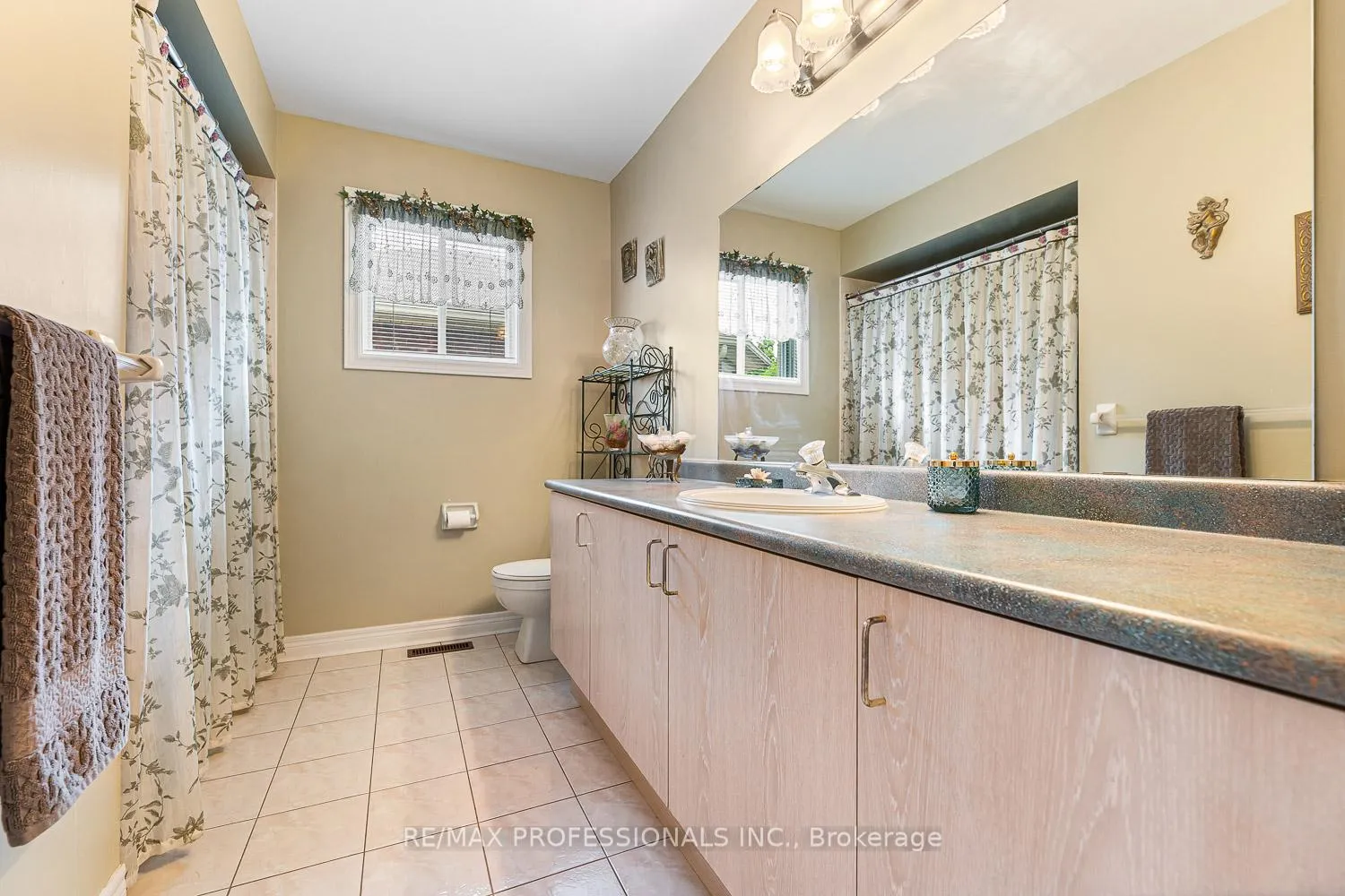 Photo 24 of 11 Riverwood Terrace, Caledon, Bolton East — HOMEH