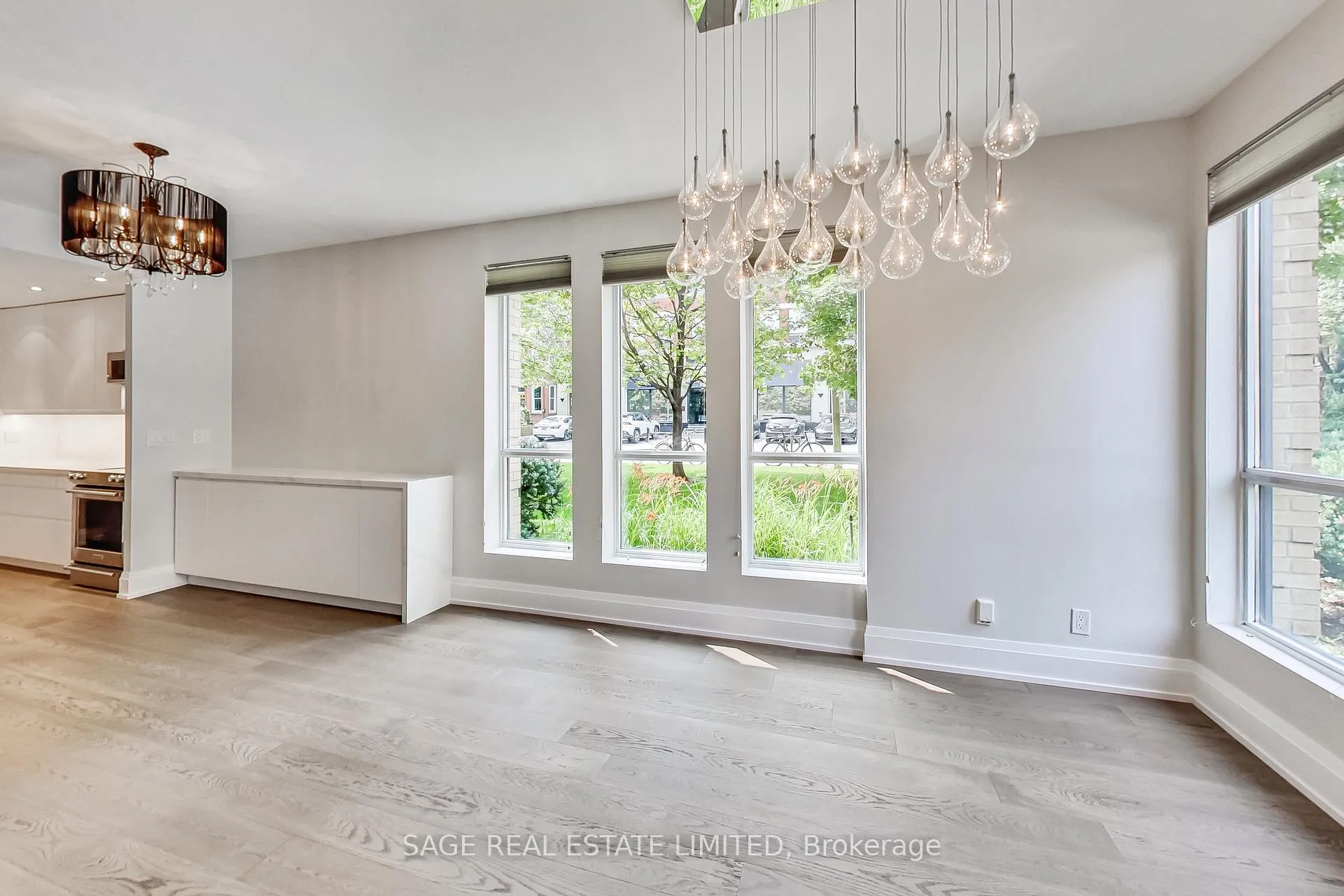 Photo 2 of Unit TH 13, 25 Soho Street, Toronto, Kensington-Chinatown — HOMEH