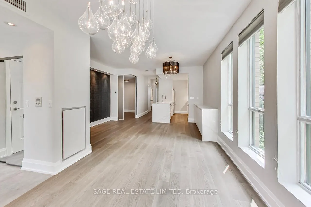 Photo 3 of Unit TH 13, 25 Soho Street, Toronto, Kensington-Chinatown — HOMEH