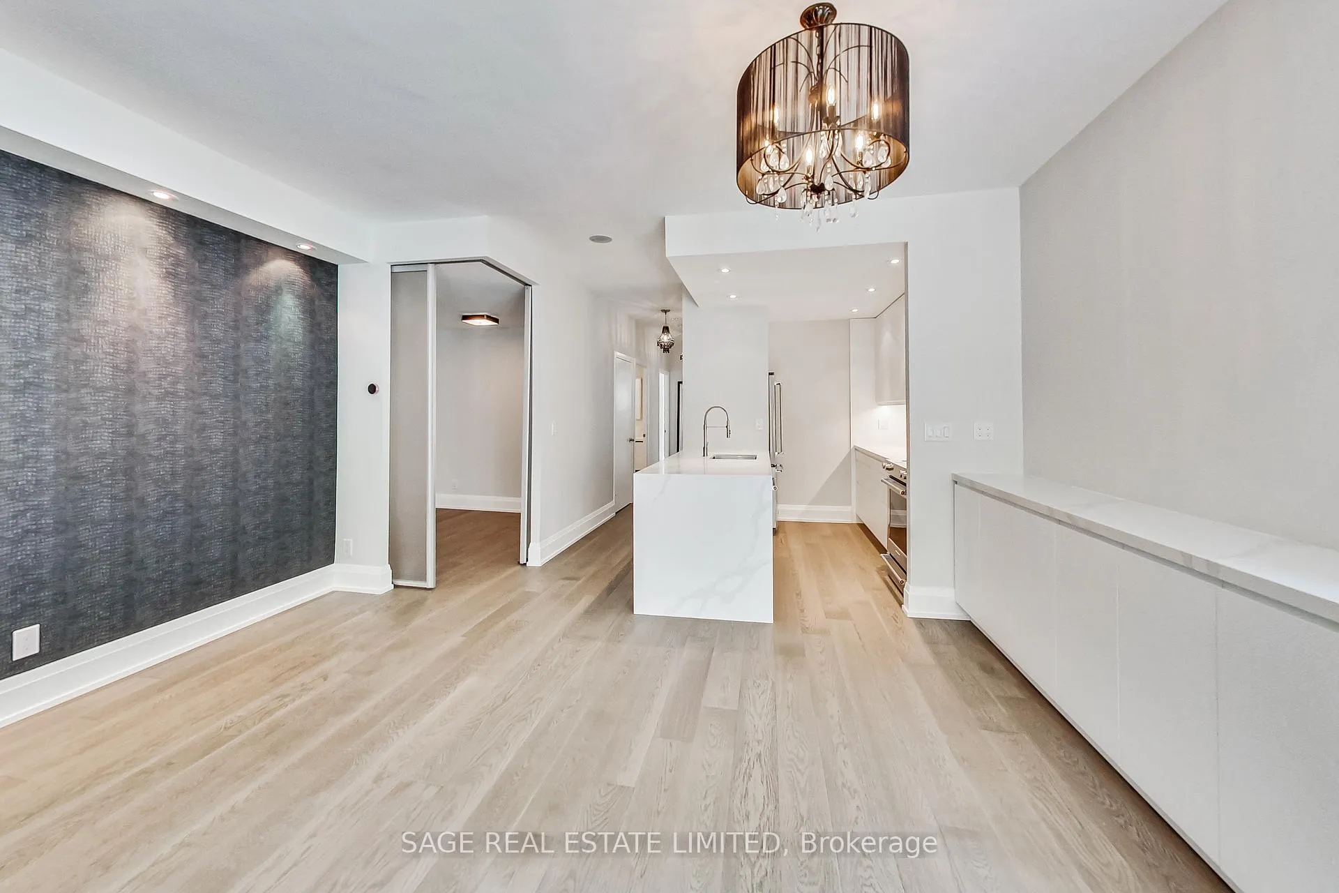 Photo 5 of Unit TH 13, 25 Soho Street, Toronto, Kensington-Chinatown — HOMEH