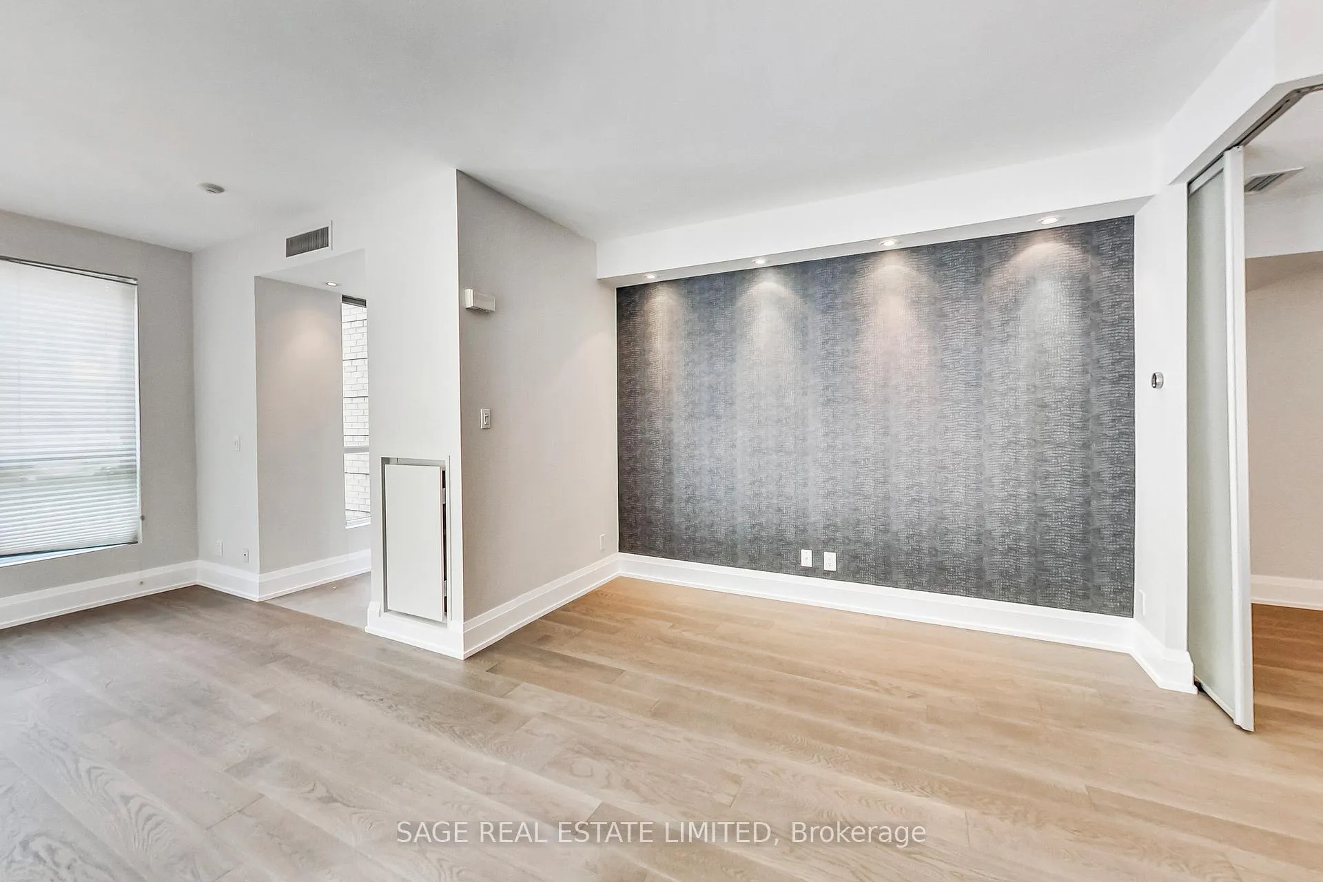 Photo 6 of Unit TH 13, 25 Soho Street, Toronto, Kensington-Chinatown — HOMEH