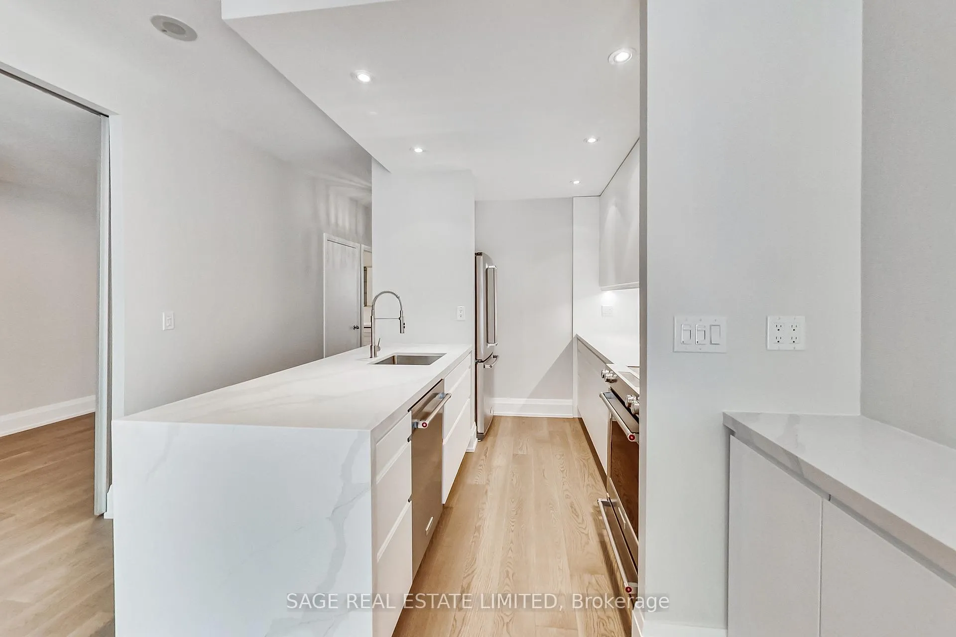 Photo 8 of Unit TH 13, 25 Soho Street, Toronto, Kensington-Chinatown — HOMEH