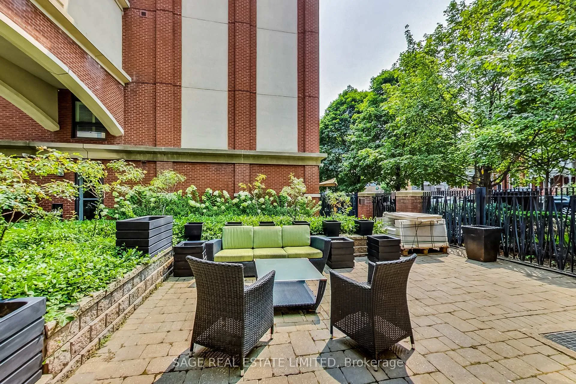 Photo 18 of Unit TH 13, 25 Soho Street, Toronto, Kensington-Chinatown — HOMEH