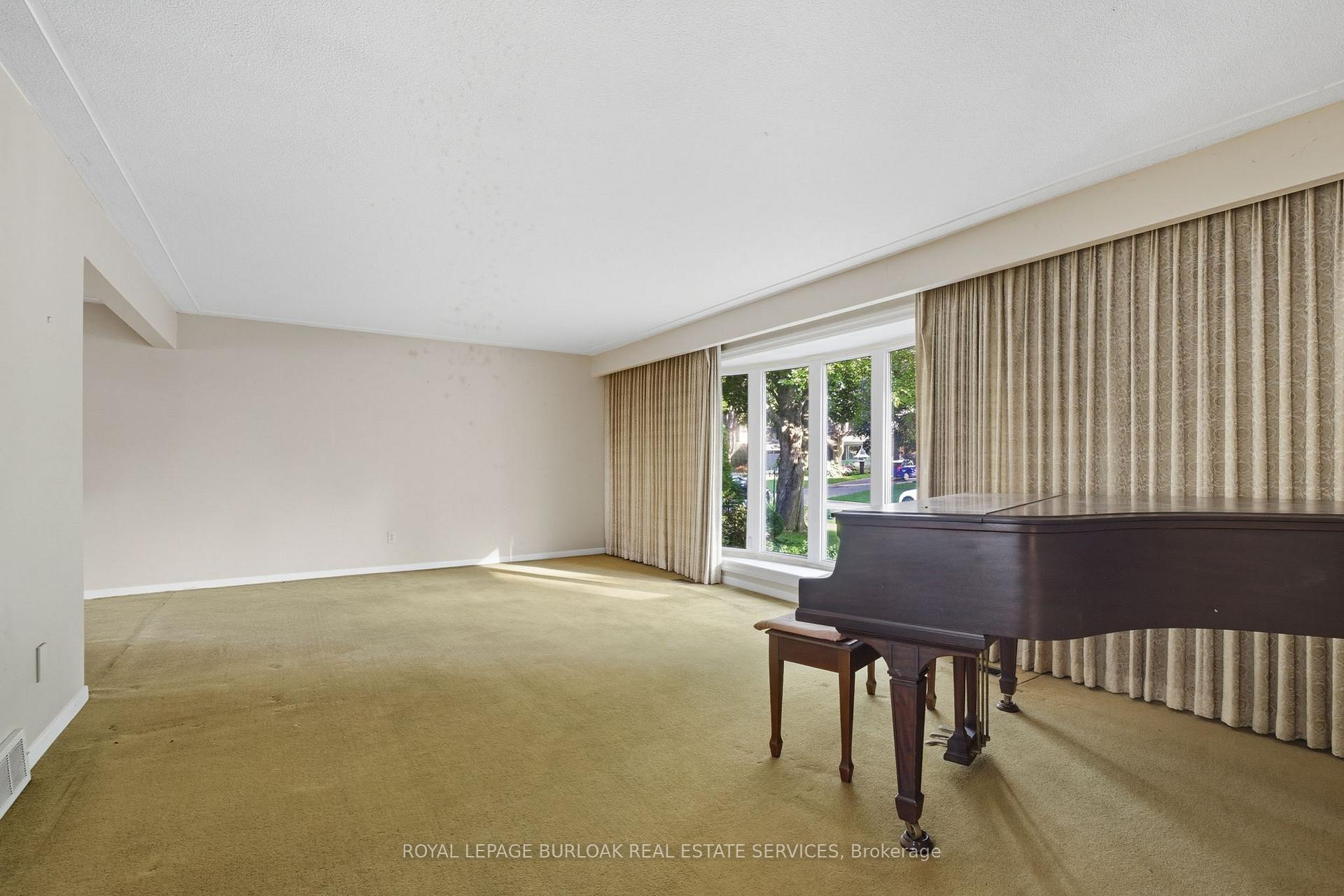 Photo 6 of 264 Camelot Drive, Burlington, Shoreacres — HOMEH