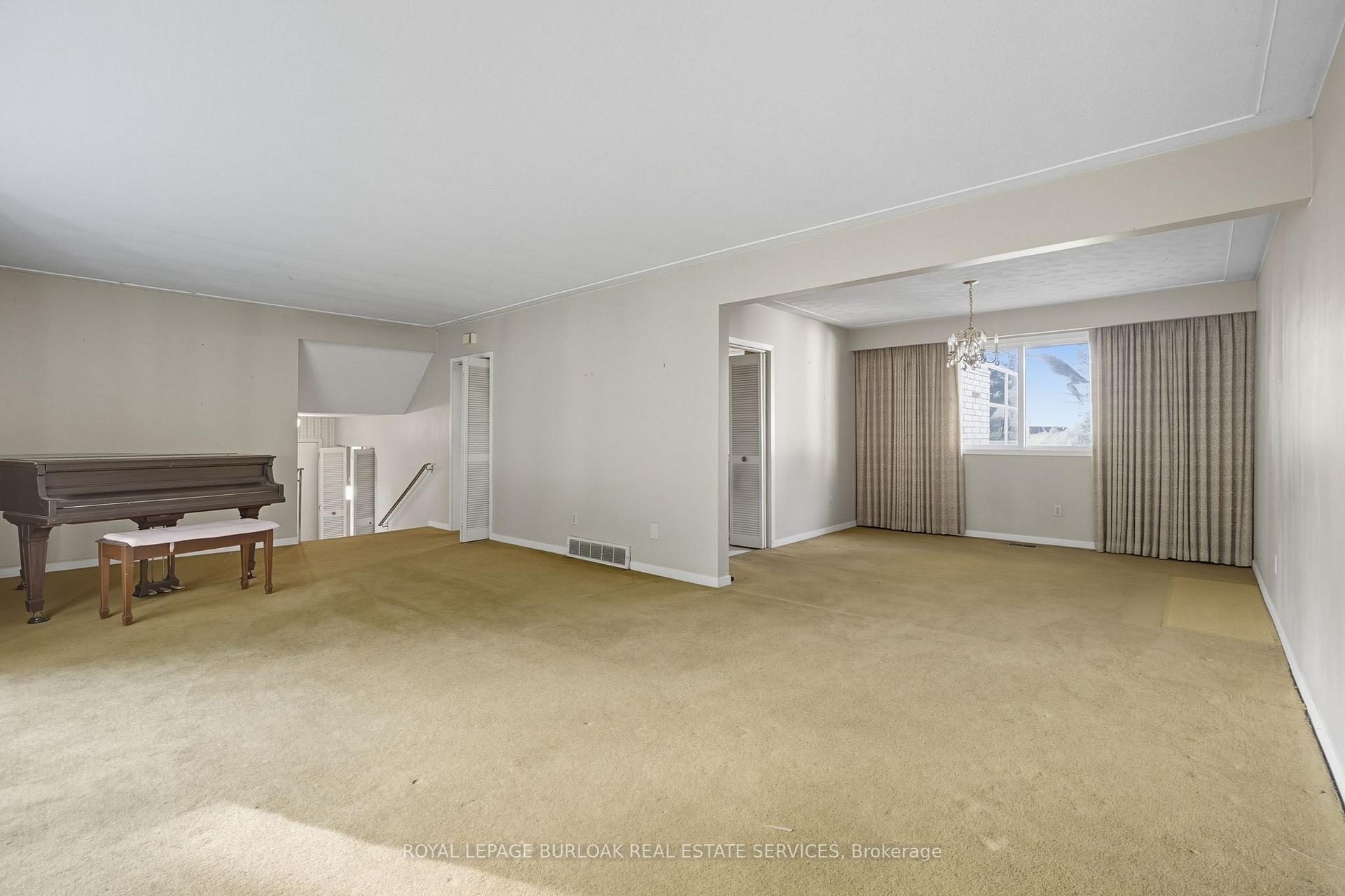 Photo 8 of 264 Camelot Drive, Burlington, Shoreacres — HOMEH
