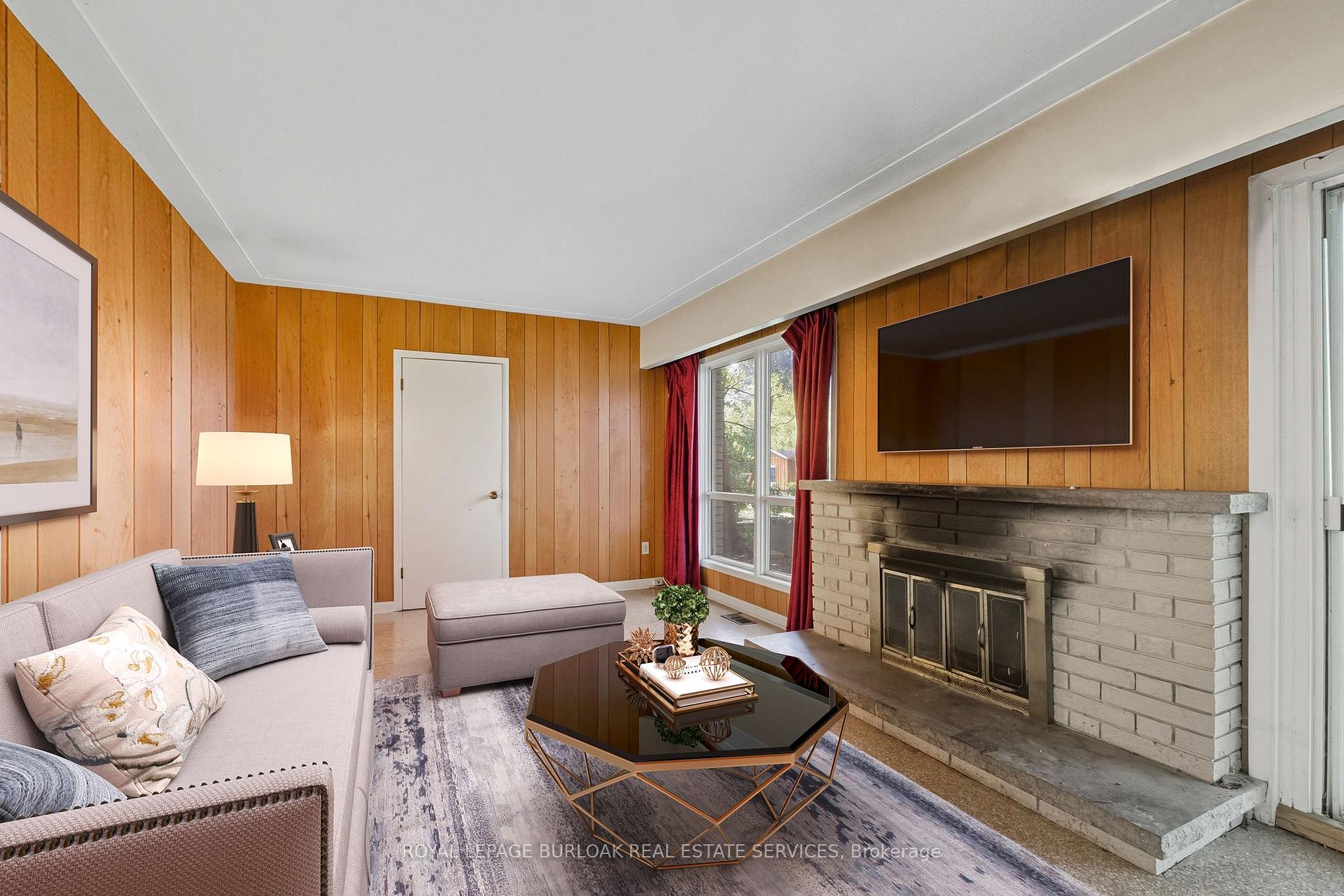 Photo 12 of 264 Camelot Drive, Burlington, Shoreacres — HOMEH