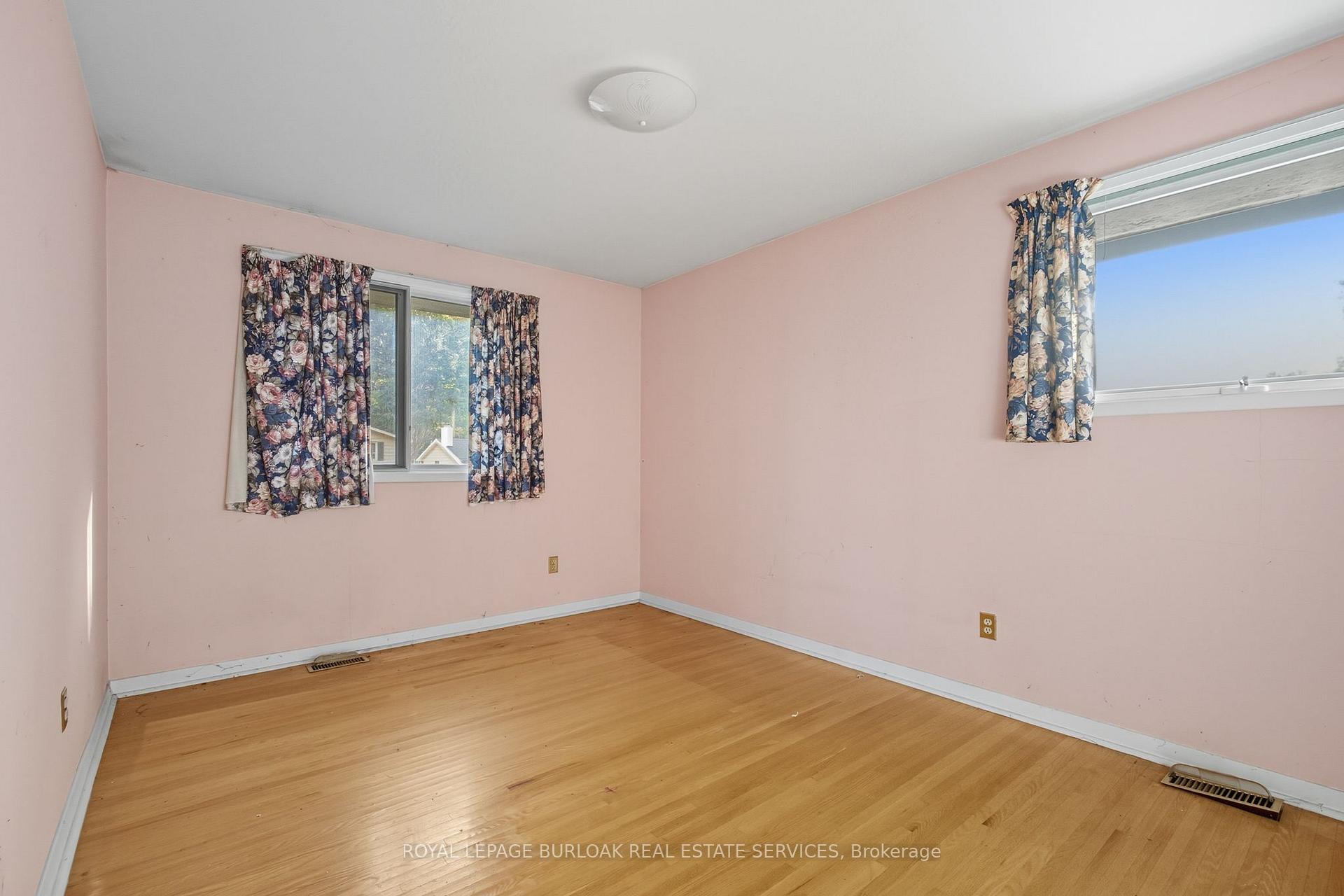 Photo 20 of 264 Camelot Drive, Burlington, Shoreacres — HOMEH