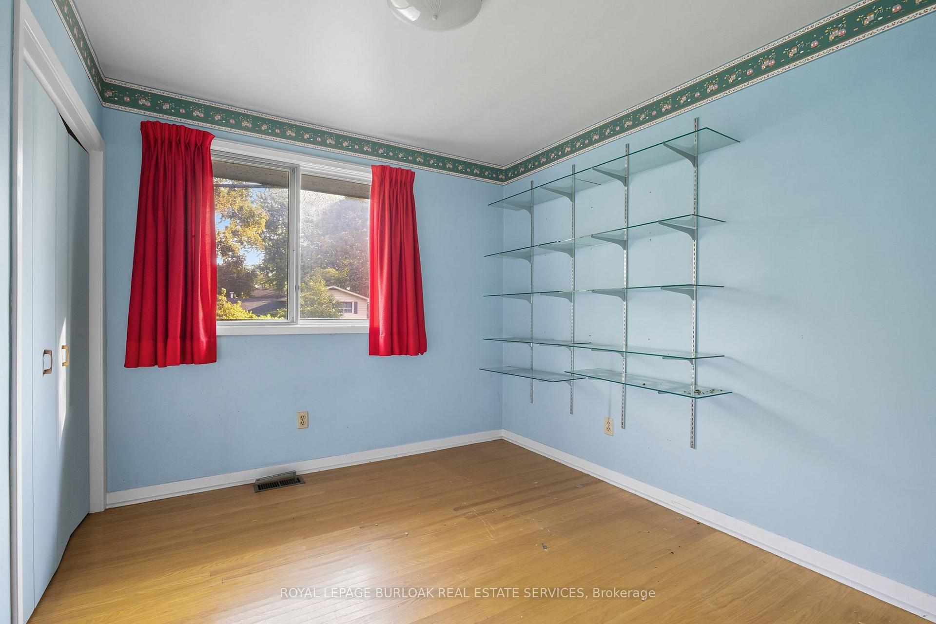 Photo 22 of 264 Camelot Drive, Burlington, Shoreacres — HOMEH