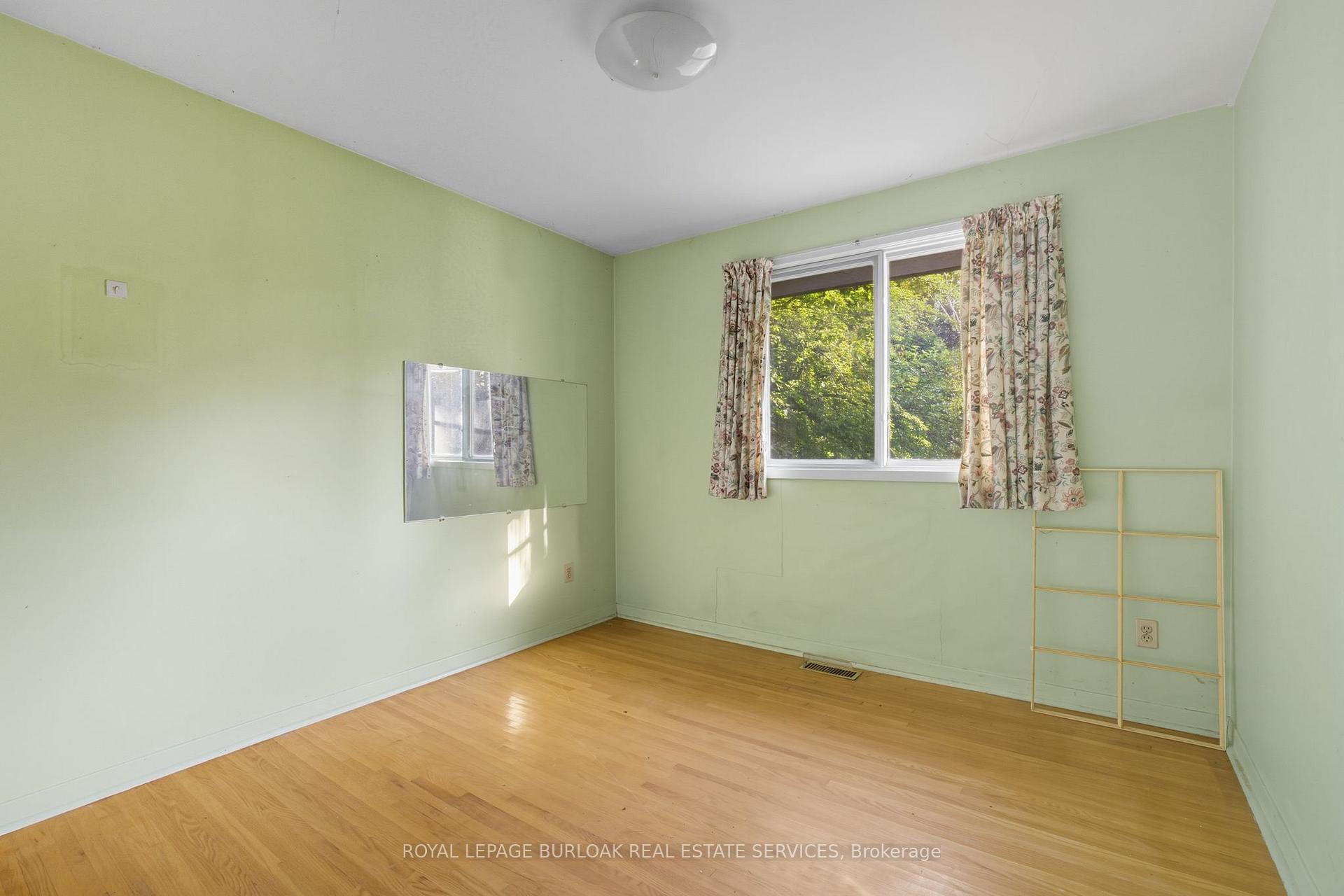 Photo 24 of 264 Camelot Drive, Burlington, Shoreacres — HOMEH