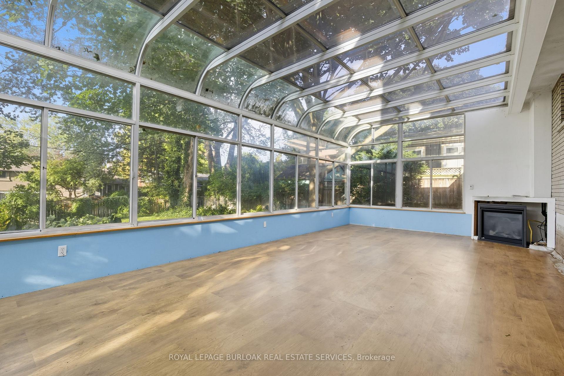 Photo 25 of 264 Camelot Drive, Burlington, Shoreacres — HOMEH