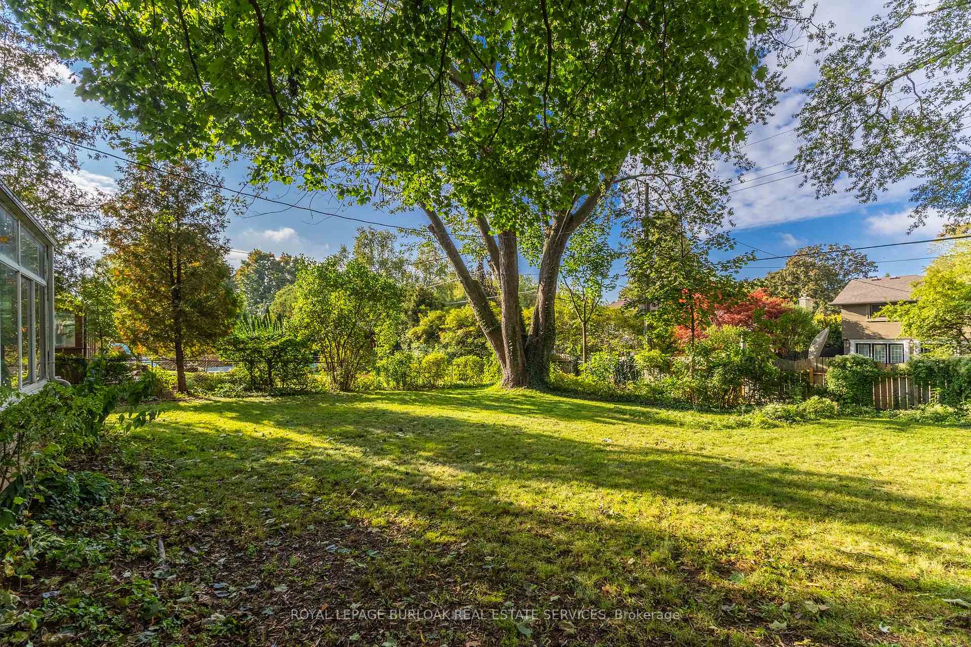 Photo 27 of 264 Camelot Drive, Burlington, Shoreacres — HOMEH