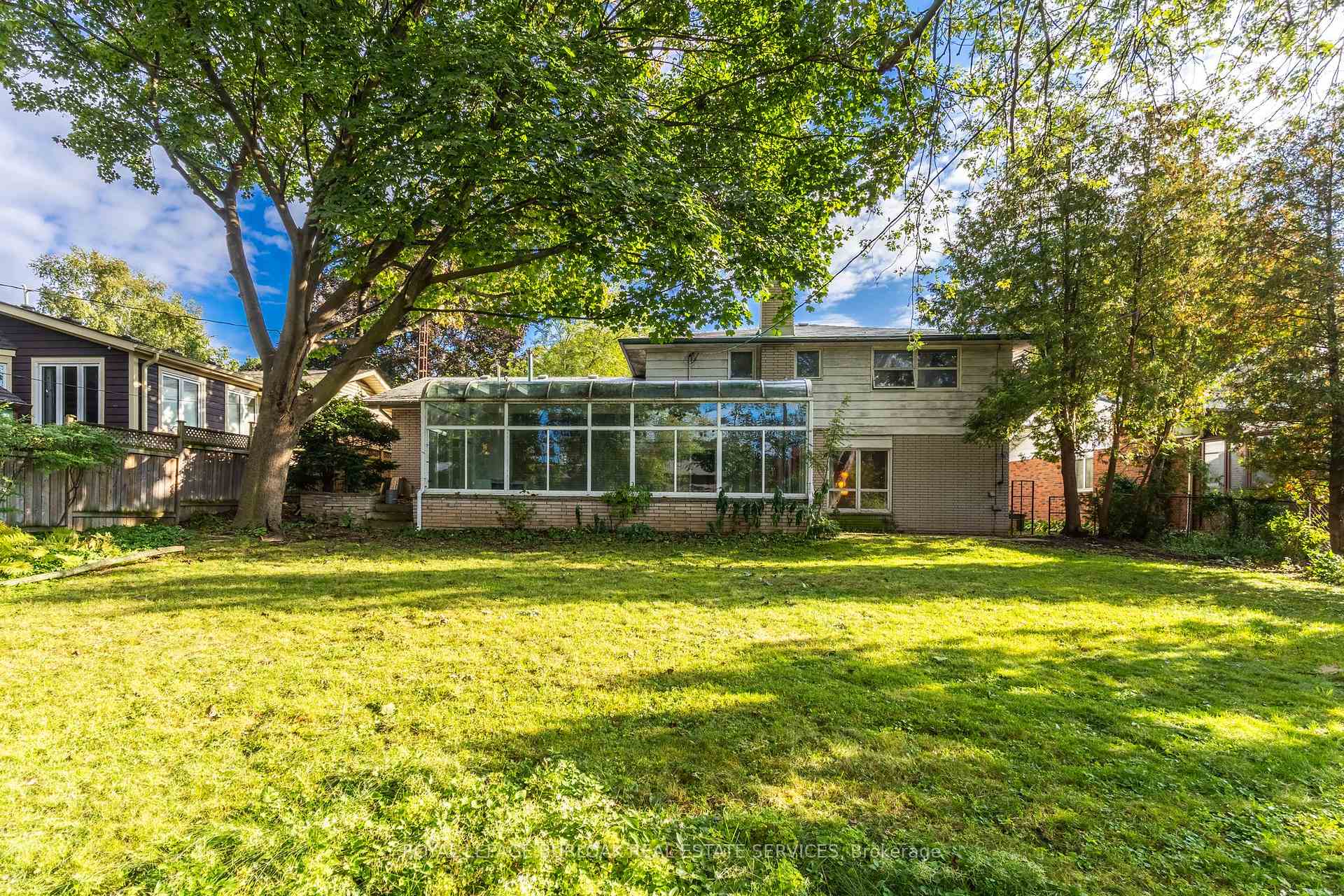 Photo 28 of 264 Camelot Drive, Burlington, Shoreacres — HOMEH