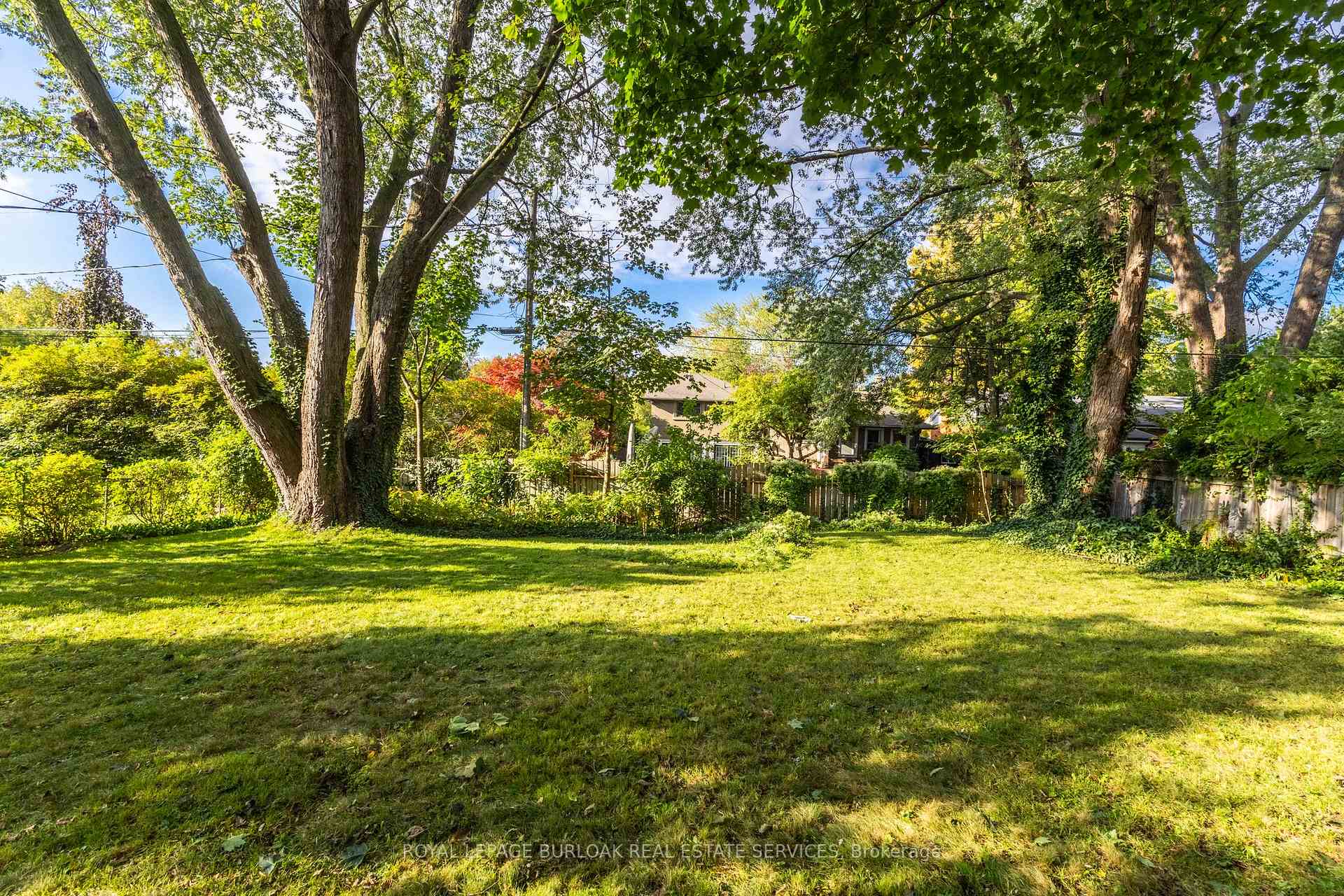 Photo 29 of 264 Camelot Drive, Burlington, Shoreacres — HOMEH