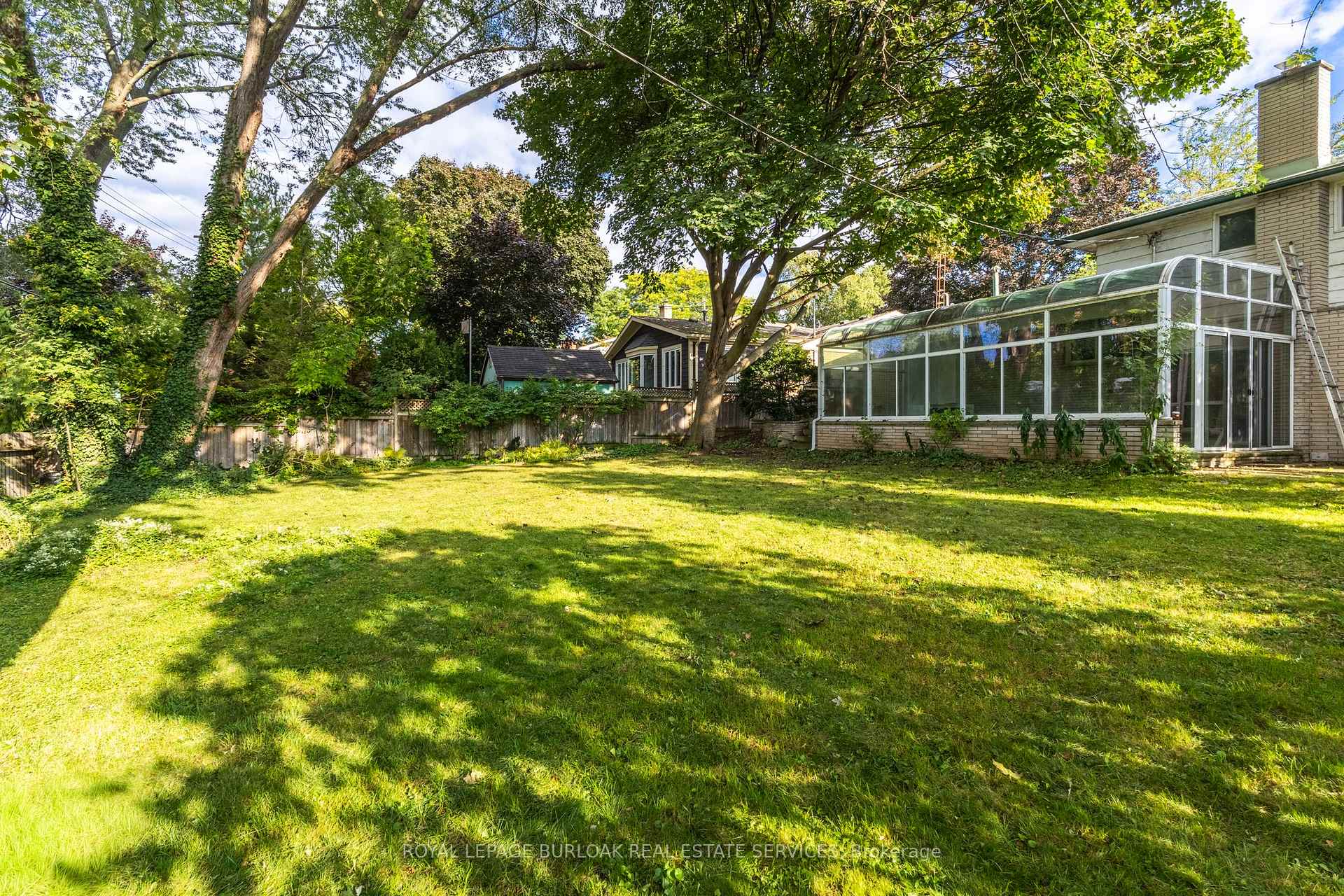 Photo 30 of 264 Camelot Drive, Burlington, Shoreacres — HOMEH