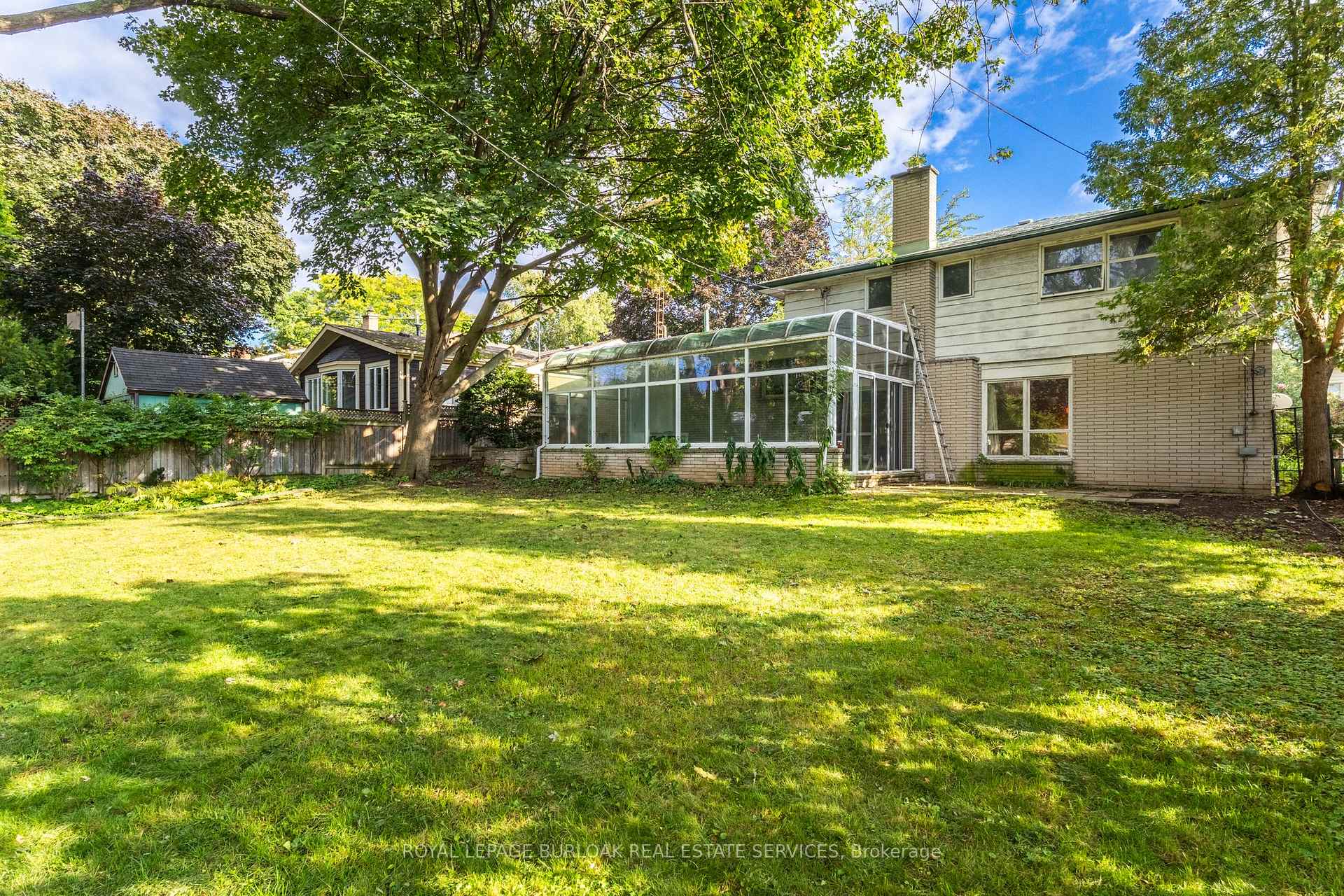 Photo 31 of 264 Camelot Drive, Burlington, Shoreacres — HOMEH