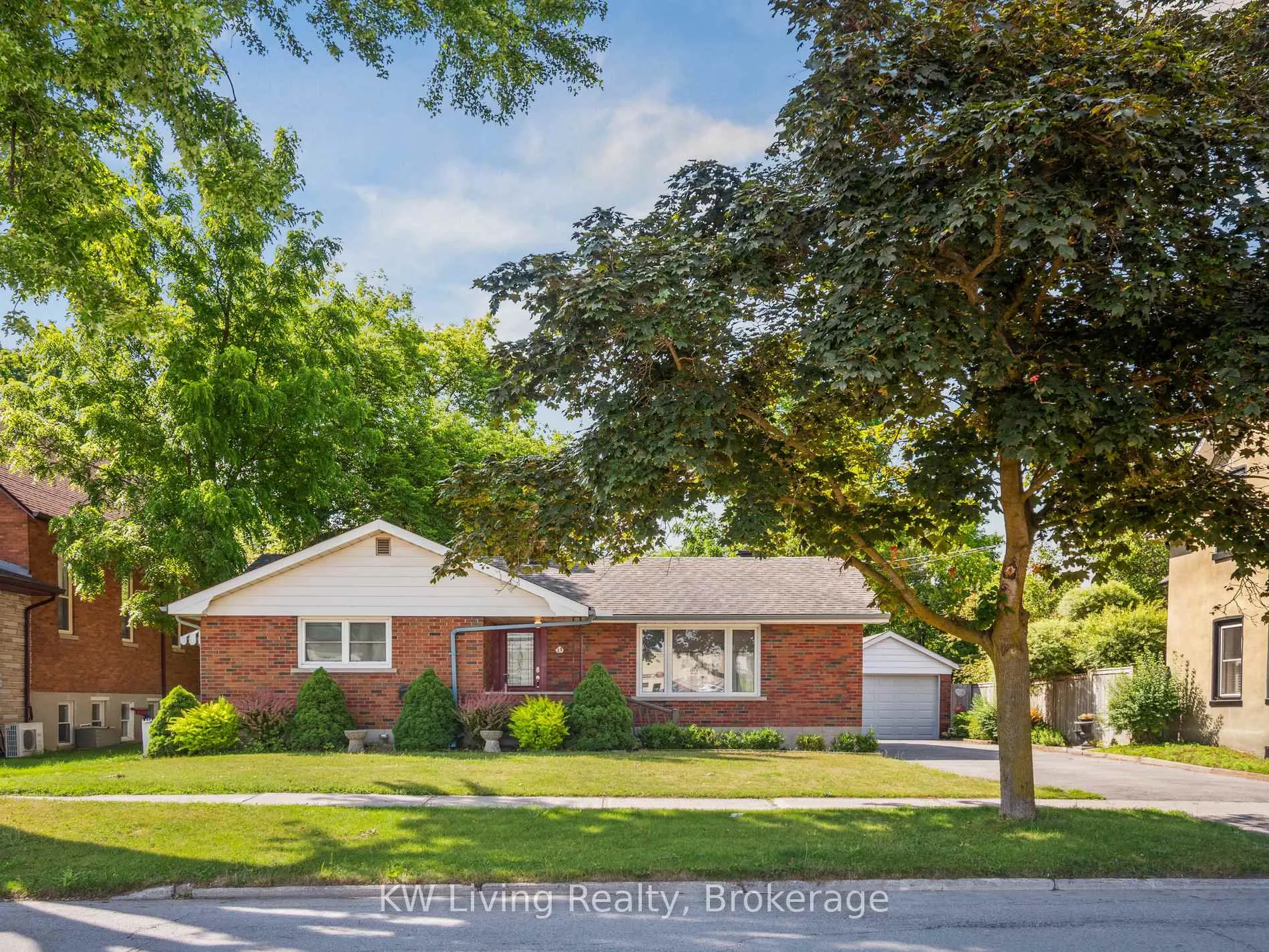 Photo 1 of 23 Wellington Street E, New Tecumseth, Alliston — HOMEH