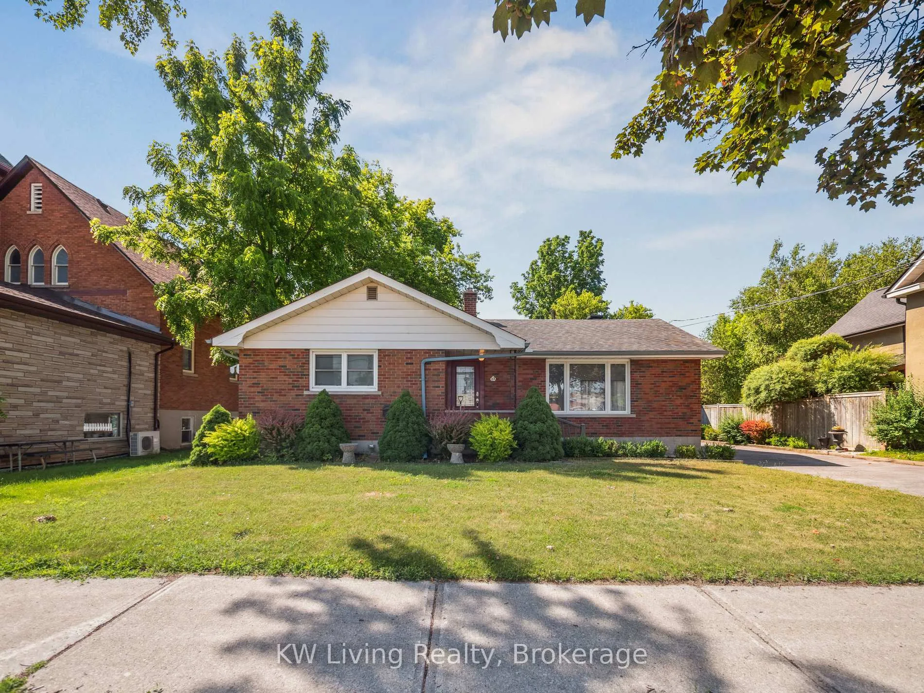 Photo 2 of 23 Wellington Street E, New Tecumseth, Alliston — HOMEH