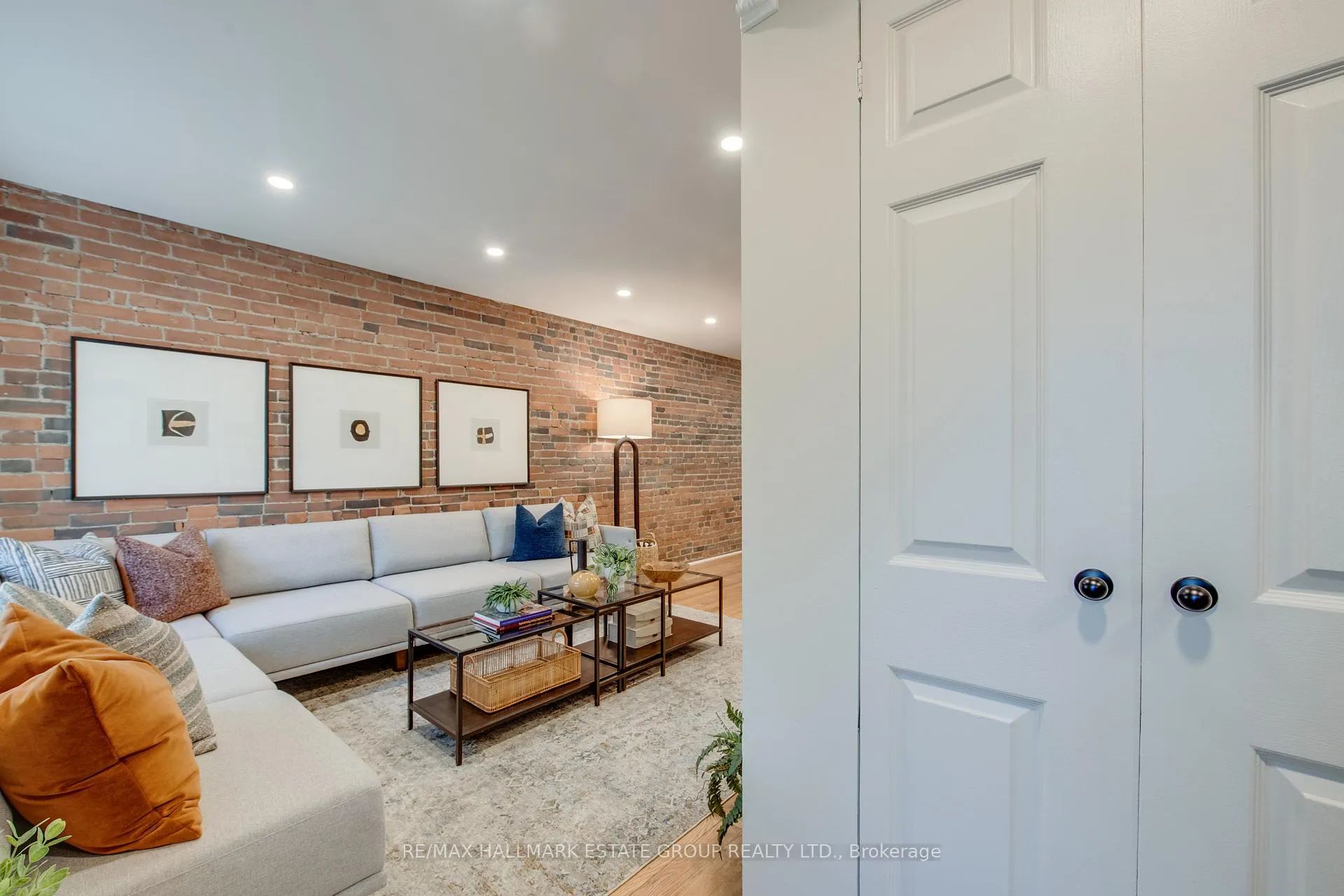 Photo 3 of 16 Brighton Avenue, Toronto, South Riverdale — HOMEH