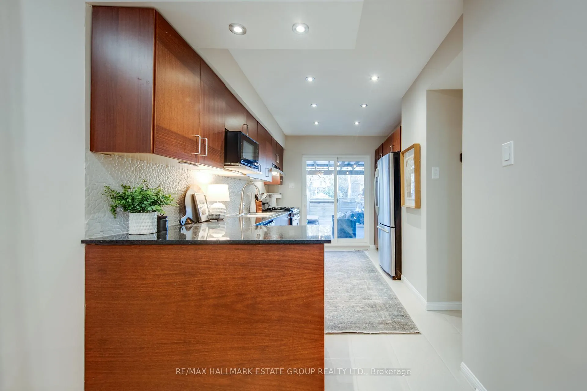 Photo 13 of 16 Brighton Avenue, Toronto, South Riverdale — HOMEH