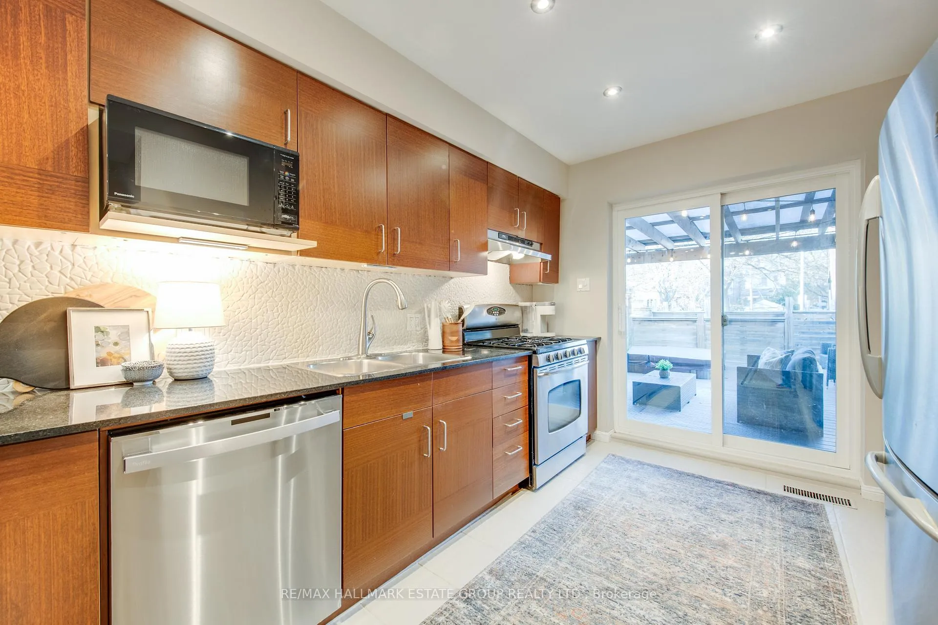 Photo 14 of 16 Brighton Avenue, Toronto, South Riverdale — HOMEH