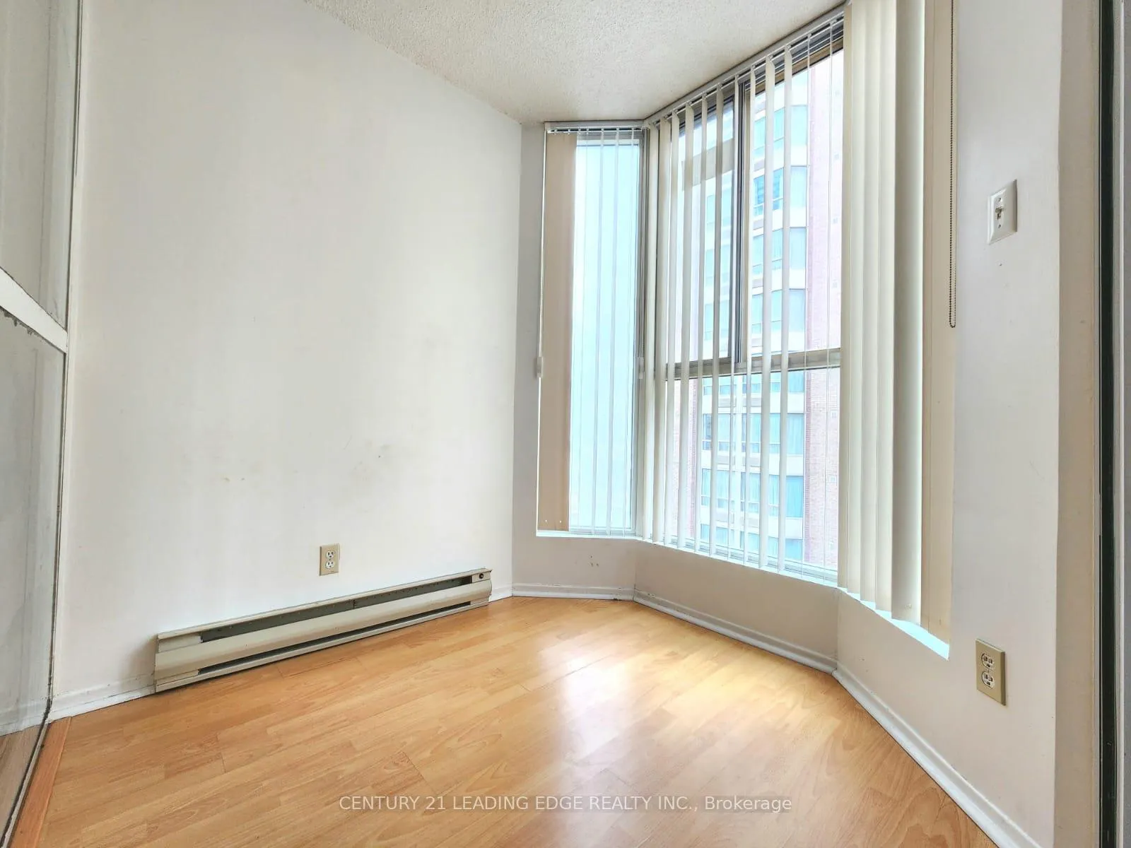 Photo 7 of Unit 901, 55 Centre Avenue, Toronto, Bay Street Corridor — HOMEH