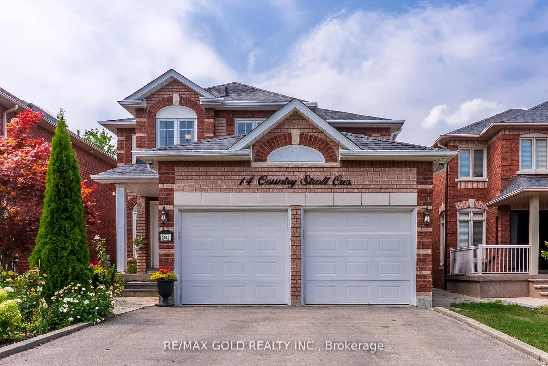 Front of 14 Country Stroll Crescent