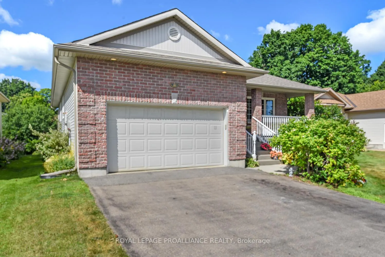 Photo 2 of 287 Beley Street, Brockville — HOMEH
