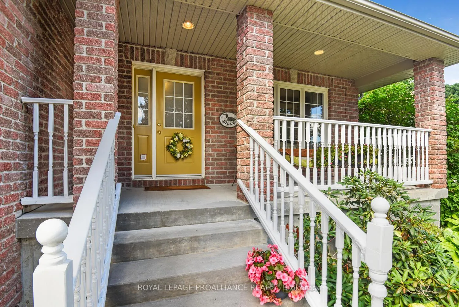 Photo 3 of 287 Beley Street, Brockville — HOMEH