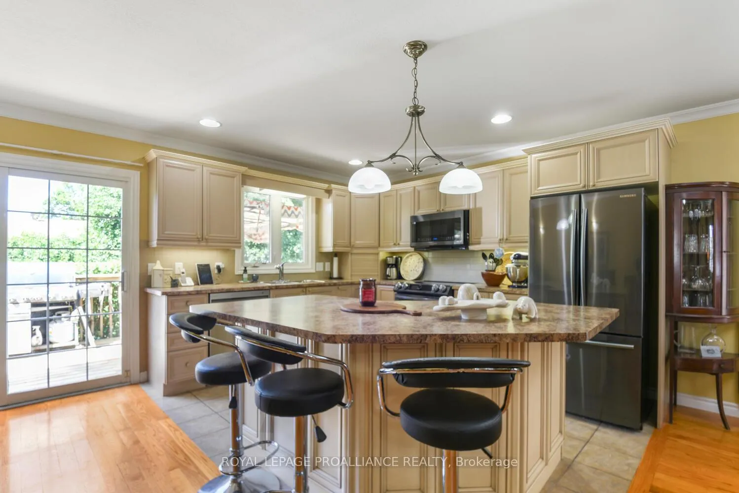Photo 10 of 287 Beley Street, Brockville — HOMEH