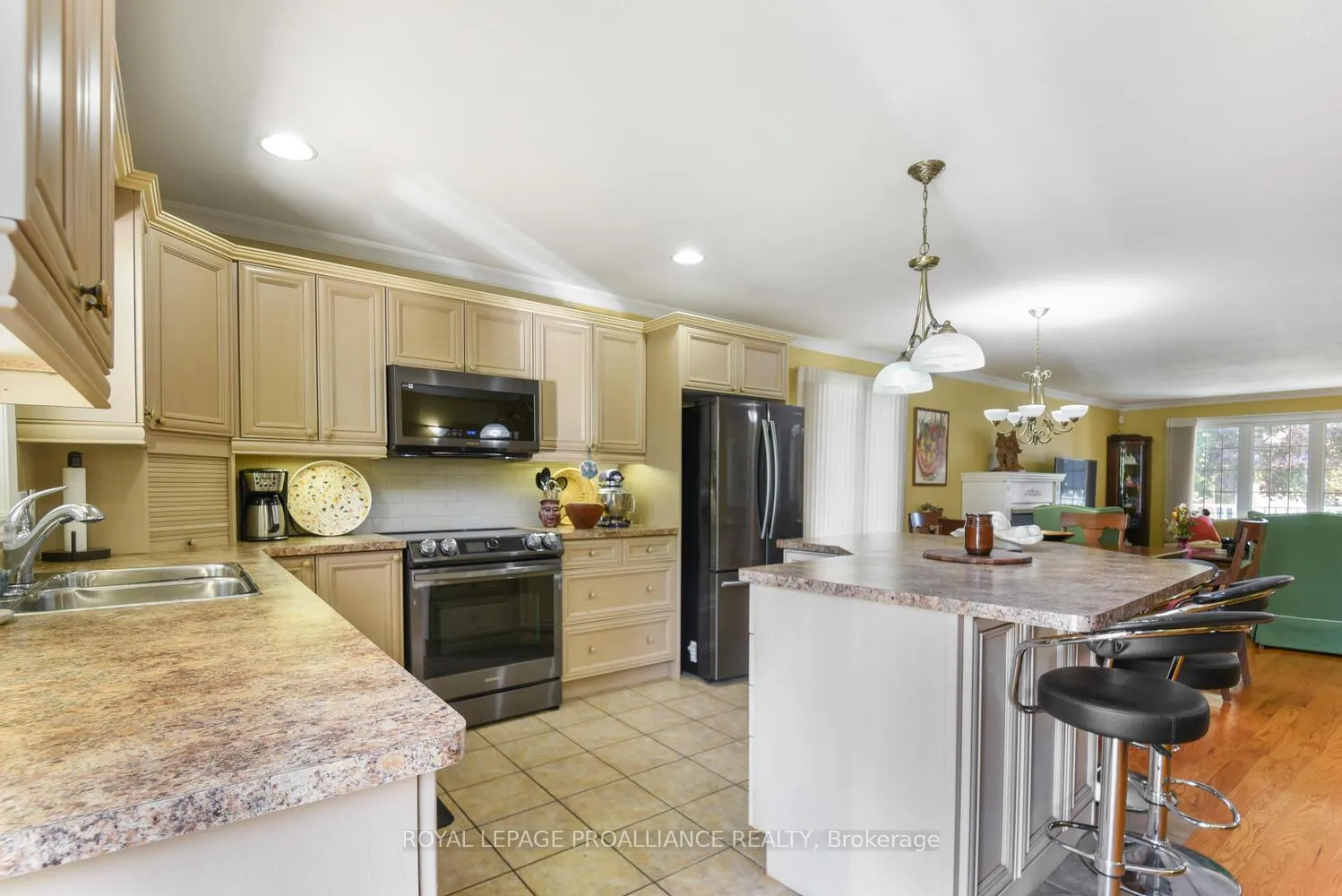 Photo 11 of 287 Beley Street, Brockville — HOMEH