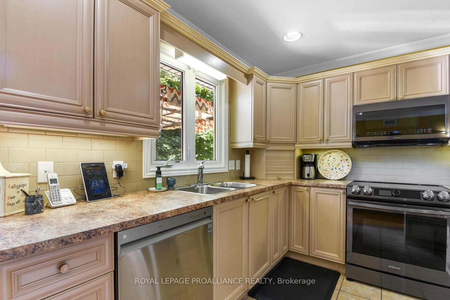 Photo 12 of 287 Beley Street, Brockville — HOMEH