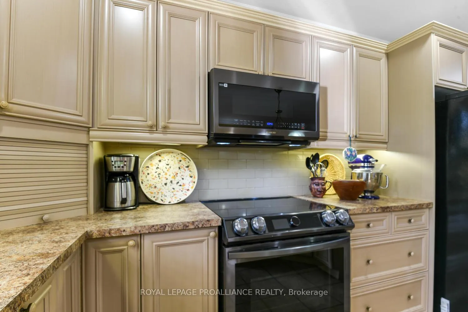 Photo 13 of 287 Beley Street, Brockville — HOMEH