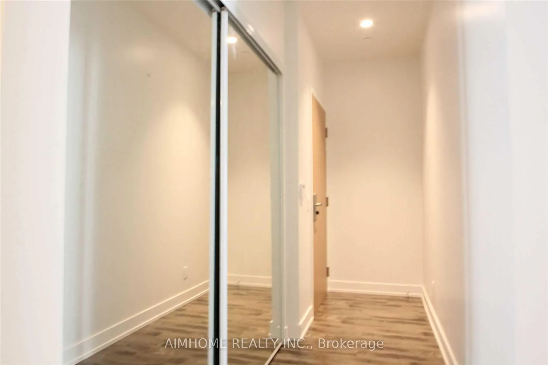 Photo 7 of Unit 811, 7 Grenville Street, Toronto, Bay Street Corridor — HOMEH
