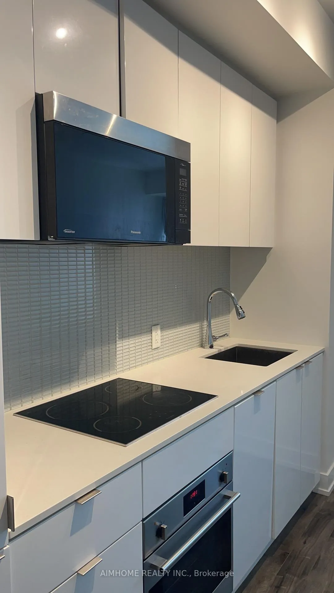 Photo 8 of Unit 811, 7 Grenville Street, Toronto, Bay Street Corridor — HOMEH
