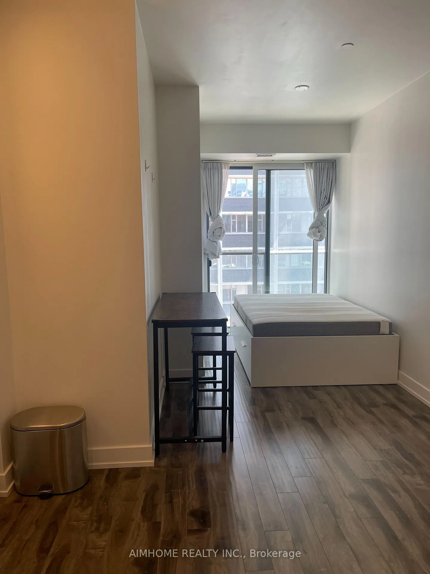 Photo 9 of Unit 811, 7 Grenville Street, Toronto, Bay Street Corridor — HOMEH