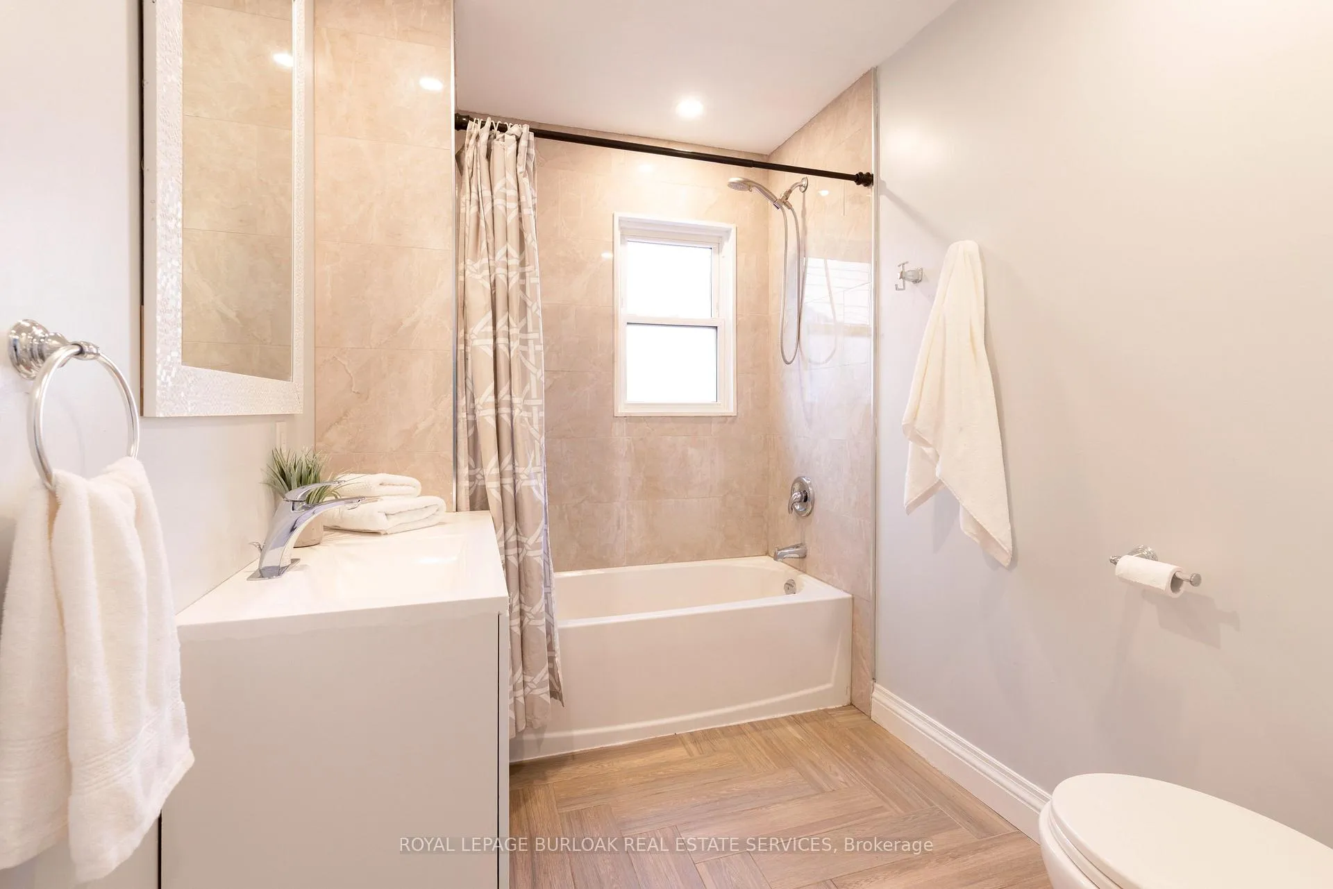 Photo 302 of 40 Kerman Avenue, Grimsby, Grimsby West — HOMEH