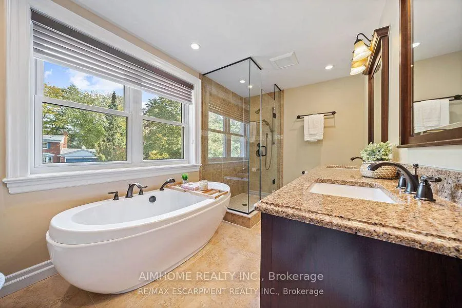 Photo 5 of 1300 Braeside Drive, Oakville, Morrison — HOMEH