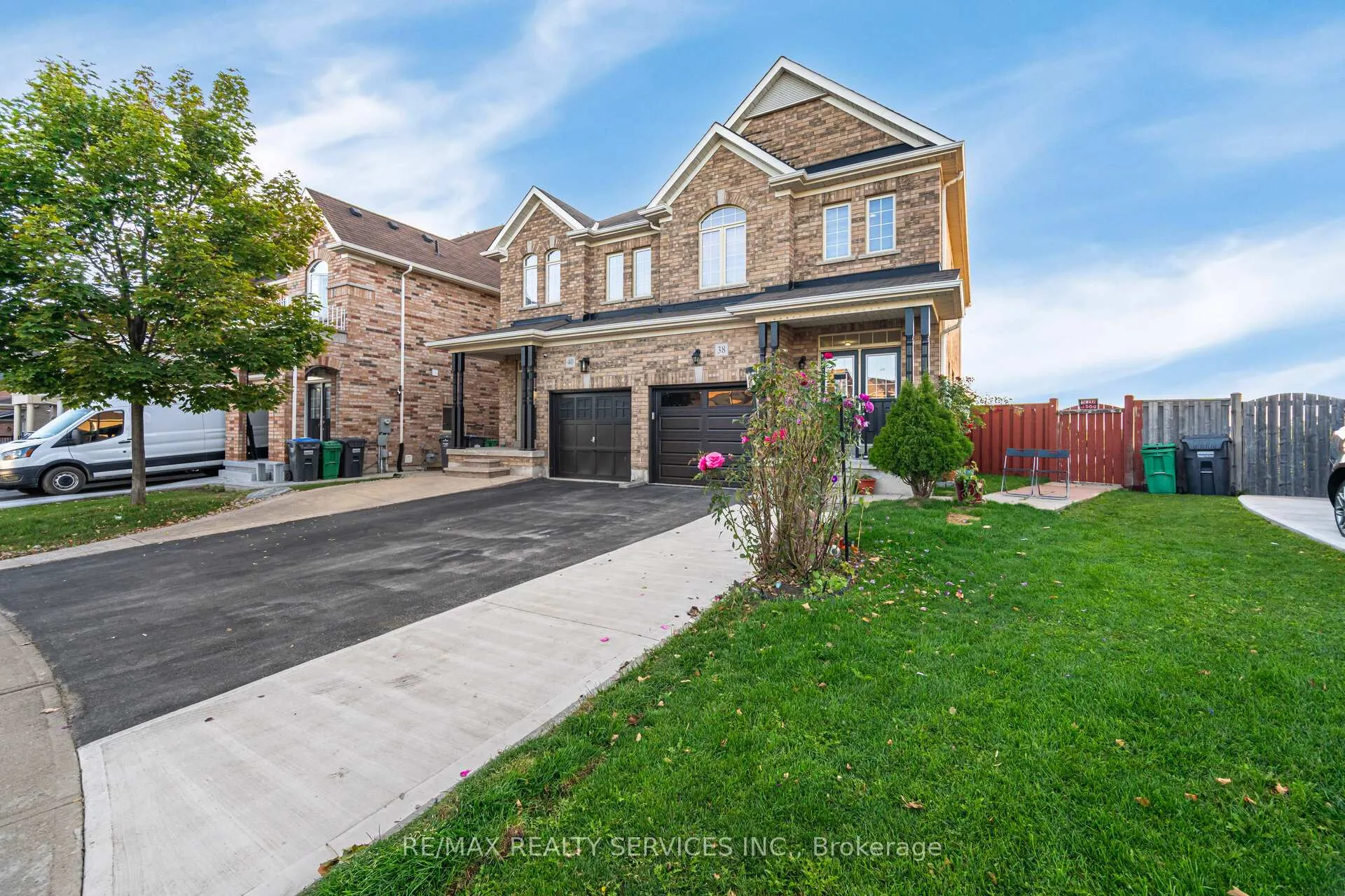 Photo 3 of 38 Delport Close, Brampton, Bram East — HOMEH