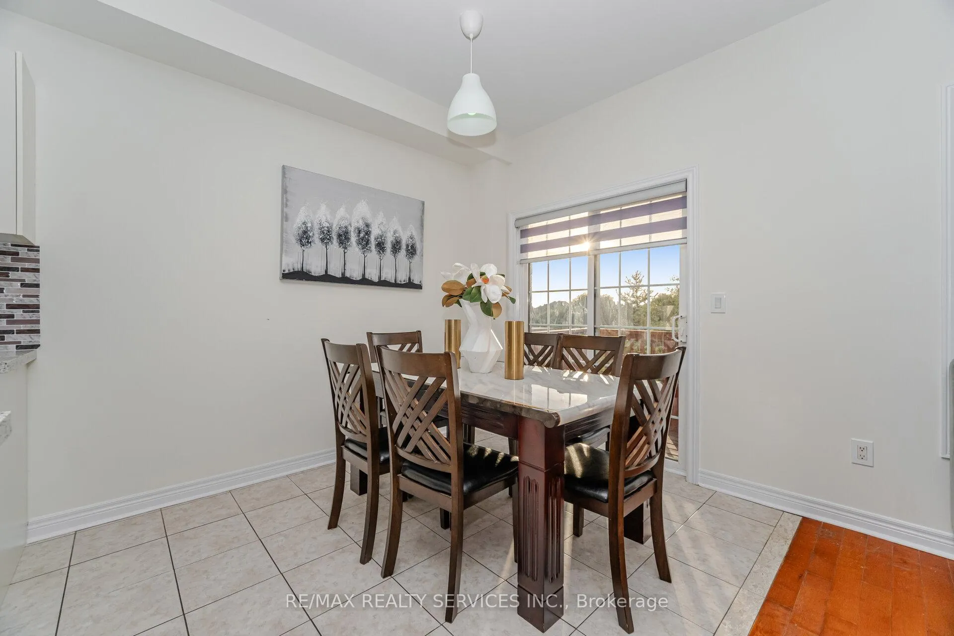 Photo 10 of 38 Delport Close, Brampton, Bram East — HOMEH