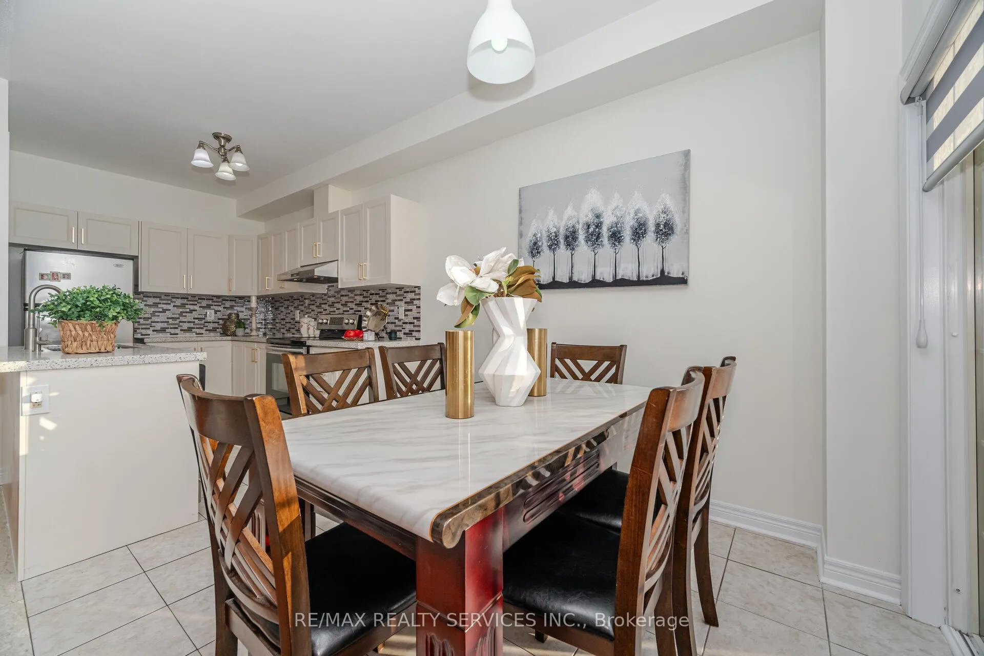 Photo 11 of 38 Delport Close, Brampton, Bram East — HOMEH