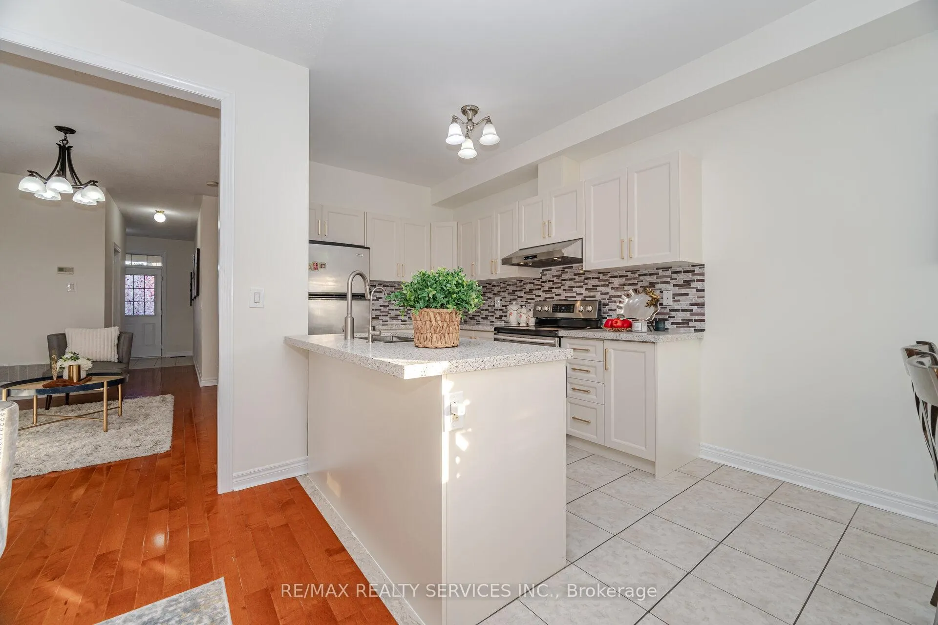 Photo 12 of 38 Delport Close, Brampton, Bram East — HOMEH
