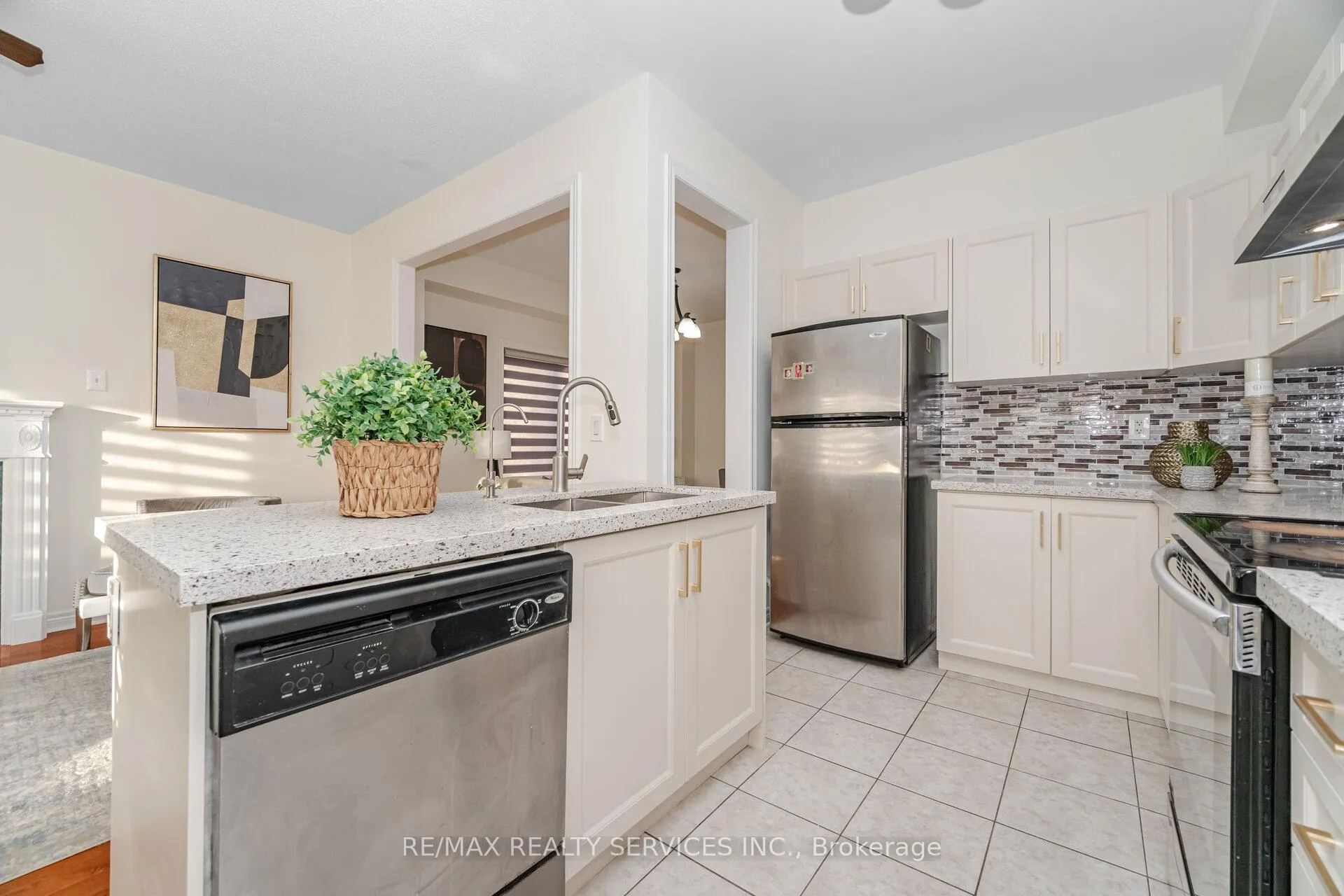 Photo 15 of 38 Delport Close, Brampton, Bram East — HOMEH