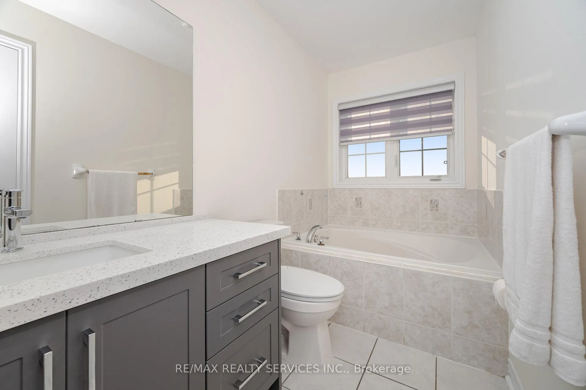 Photo 25 of 38 Delport Close, Brampton, Bram East — HOMEH