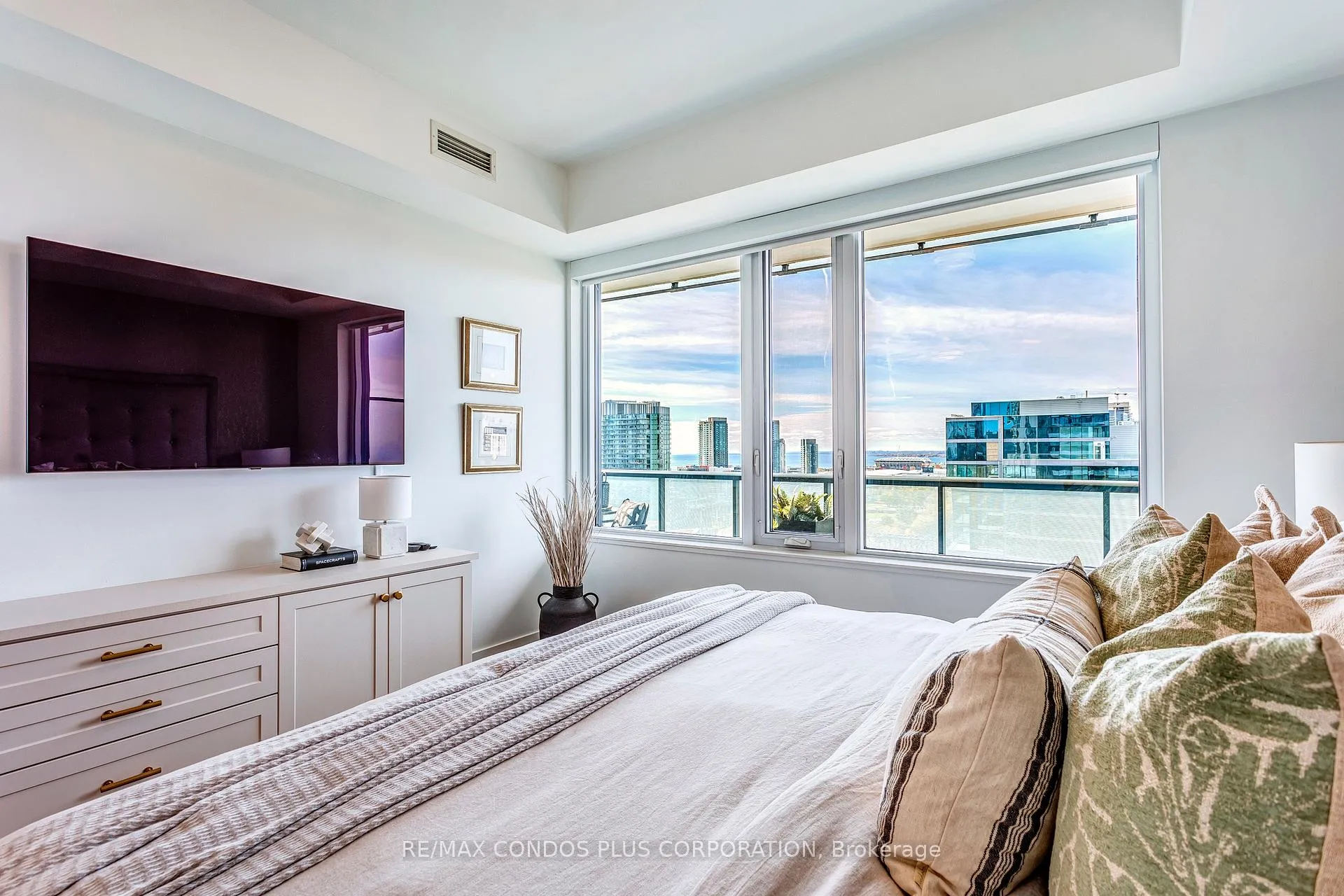 Photo 18 of Unit 1715, 480 Front Street W, Toronto, Waterfront Communities — HOMEH