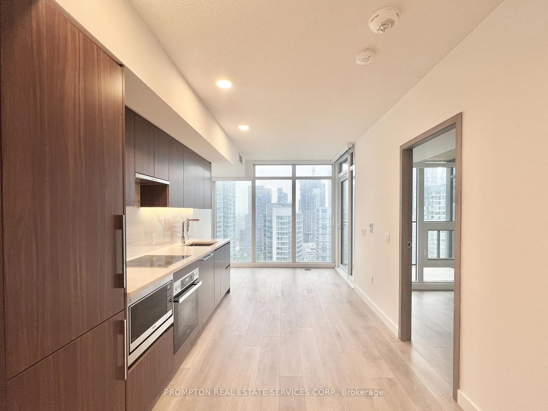 Photo 4 of Unit 2902, 1 Concord Cityplace Way, Toronto, Waterfront Communities — HOMEH
