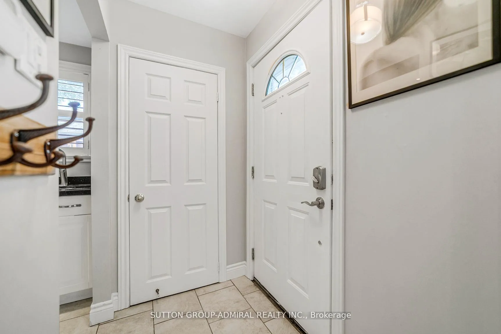 Photo 5 of 10 Kitimat Crescent, Aurora, Aurora Heights — HOMEH
